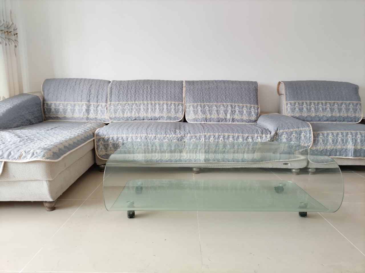 金鹿公寓  3室2厅2卫    160.0万客厅