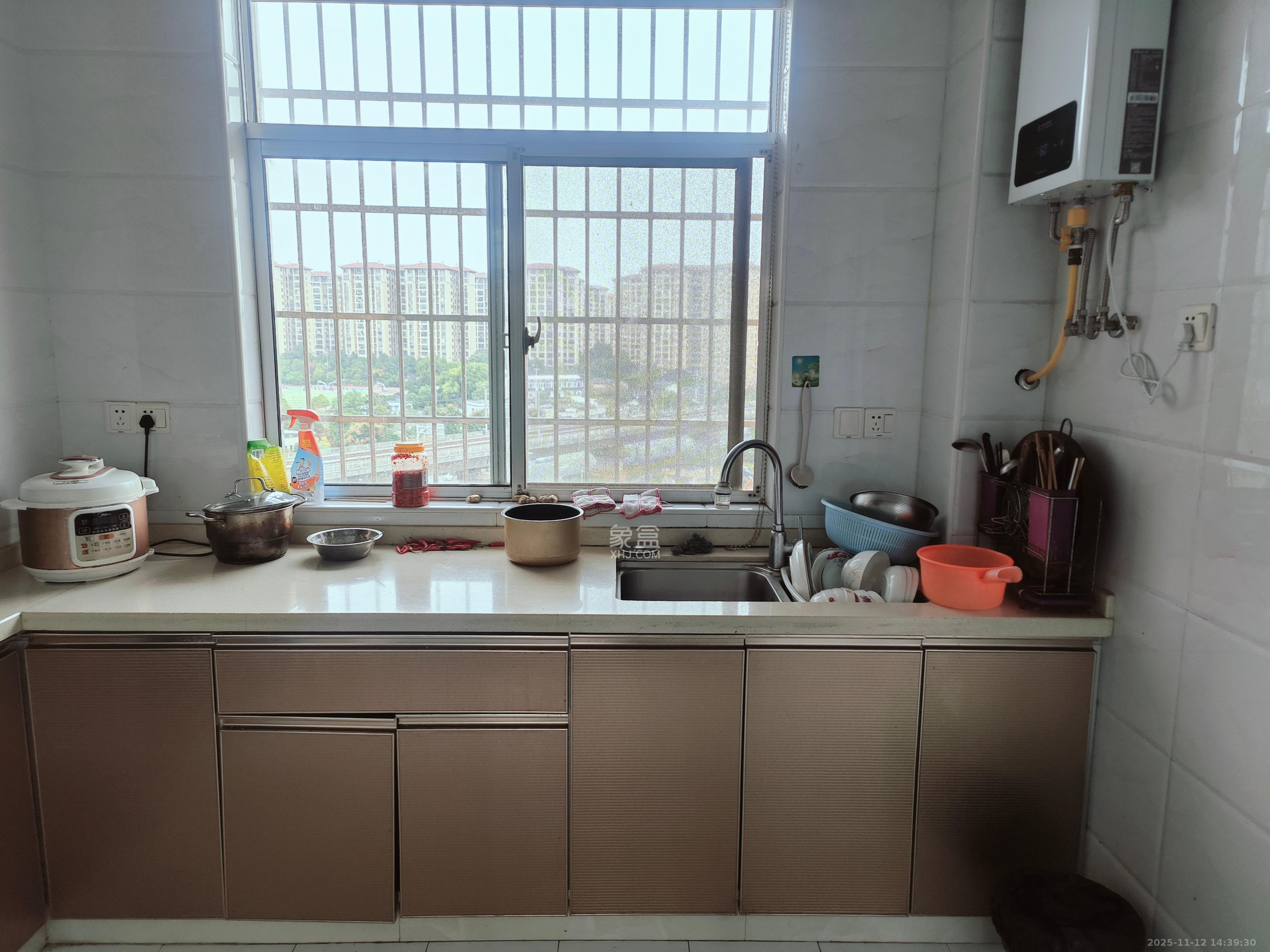 先锋新宇  3室2厅2卫    2200.0元/月室内图