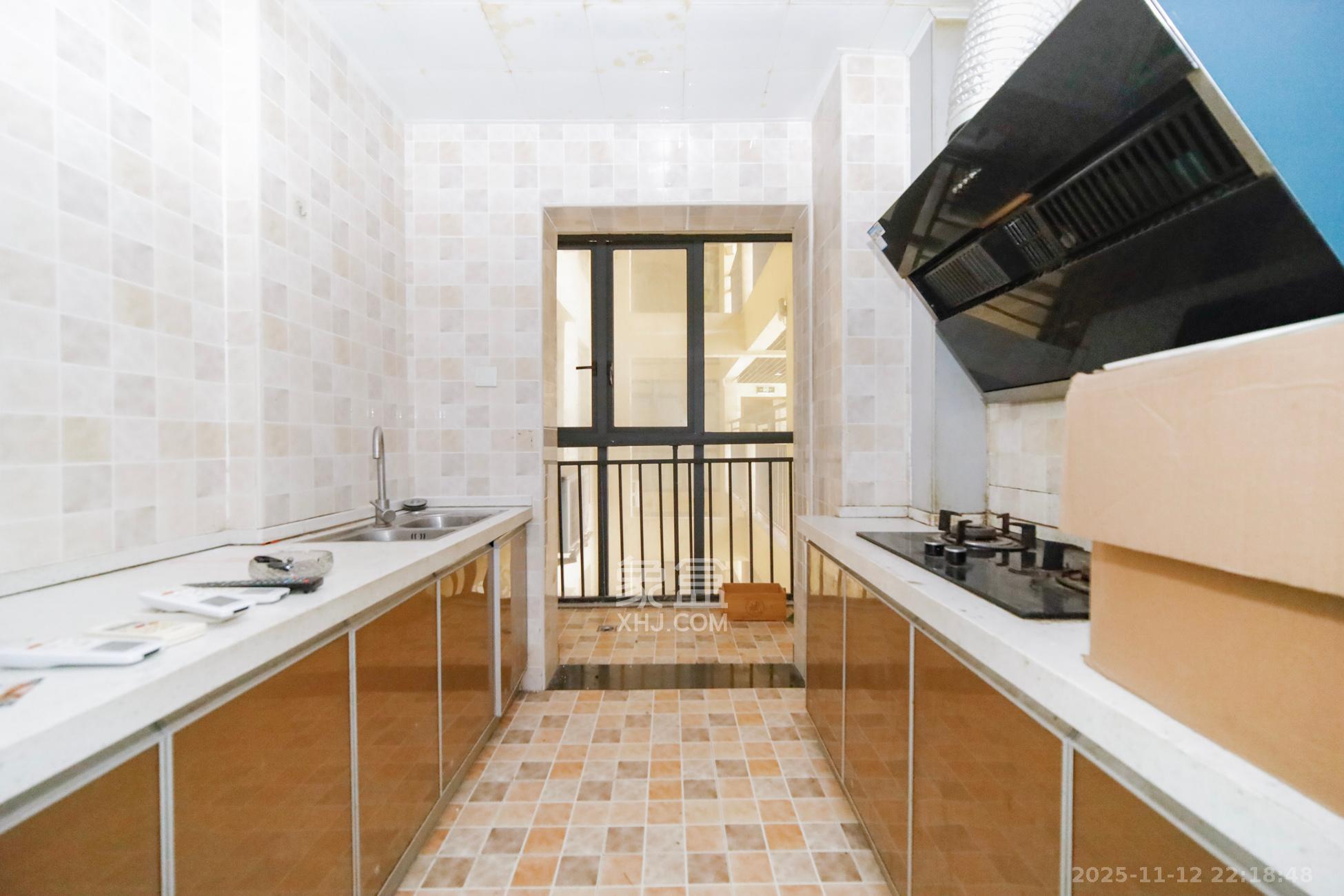 蓝光幸福满庭  3室2厅1卫    68.0万厨房