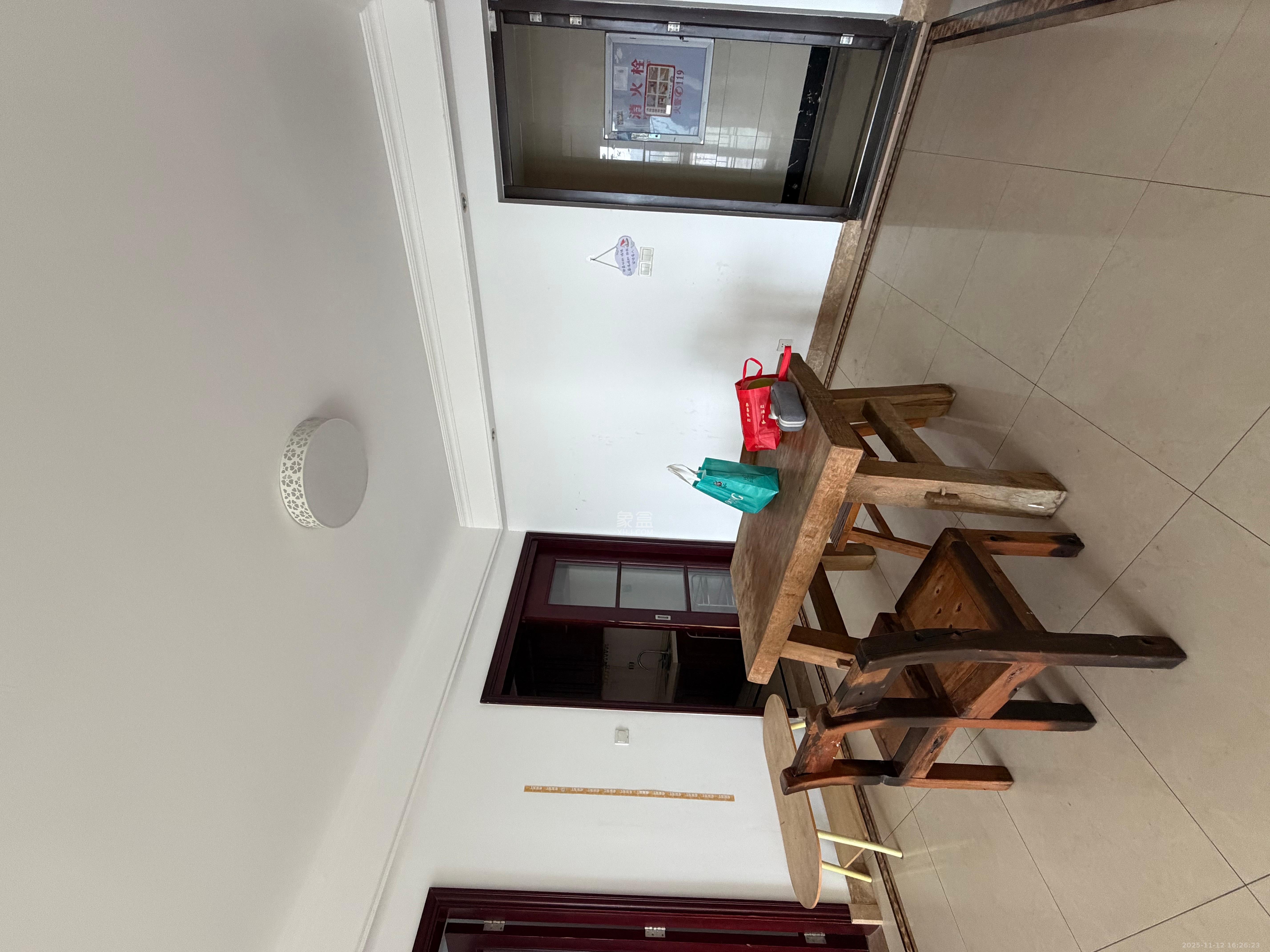 中海国际一期  3室2厅2卫    1800.0元/月室内图