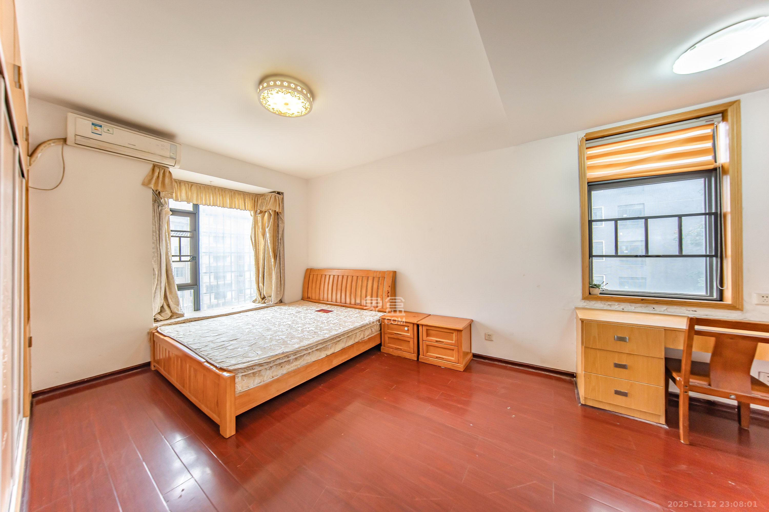 枫华府第 3室2厅2卫 63.8万 枫华府第 3室2厅2卫 63.8万卧室