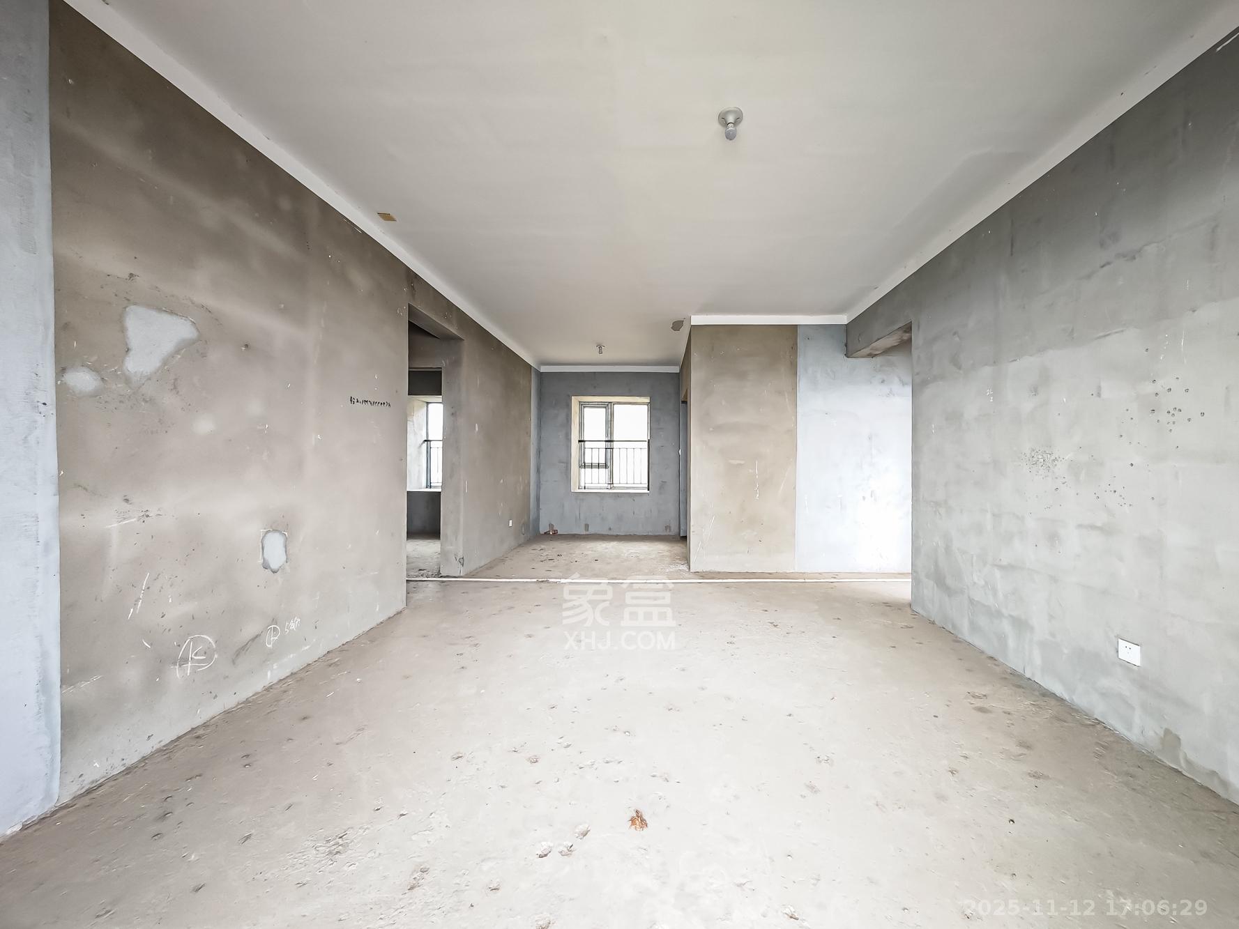 钱隆世家 4室2厅2卫 74.0万 钱隆世家 4室2厅2卫 74.0万客厅