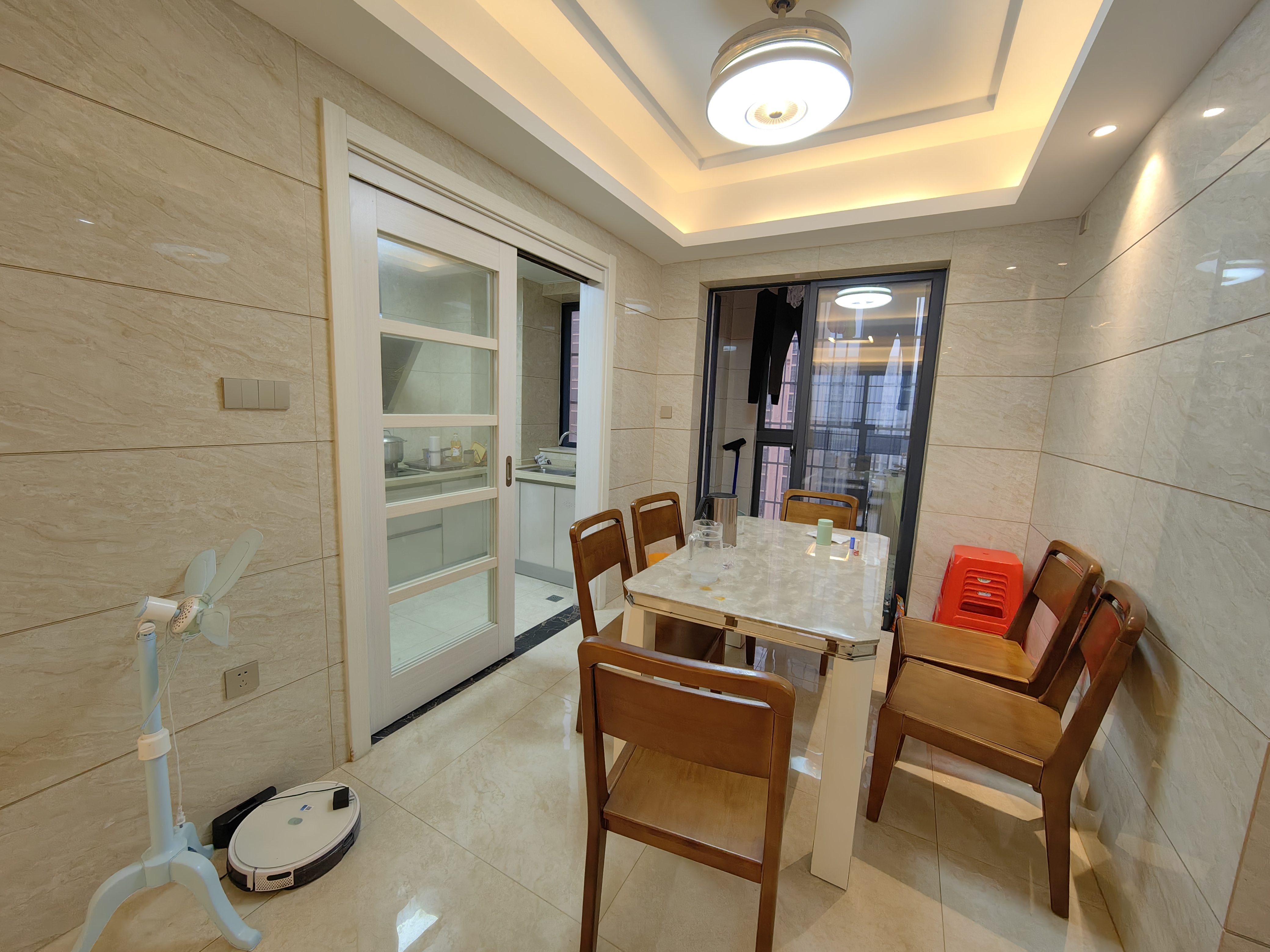 香榭花园 1室0厅0卫 180.0万 香榭花园 1室0厅0卫 180.0万客厅