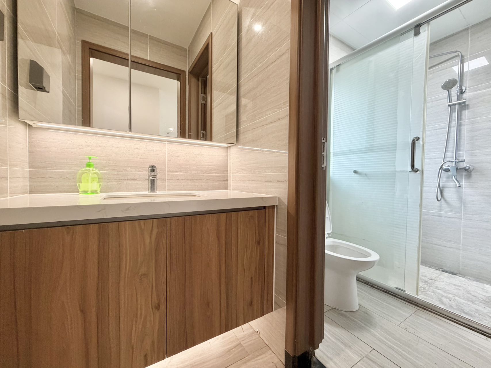 海航豪庭南苑  3室2厅1卫    4000.0元/月室内图