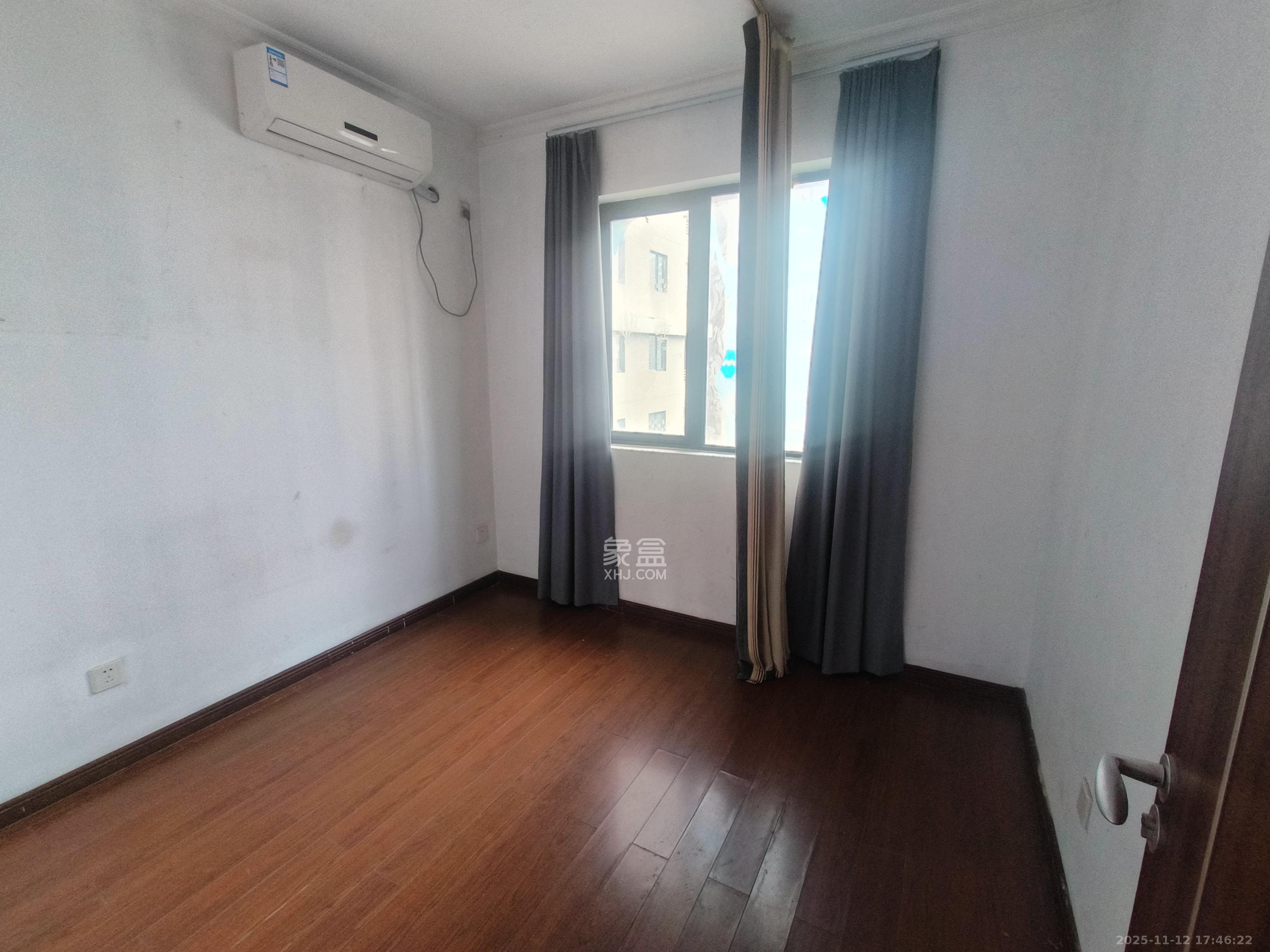 万科城  3室2厅1卫    2500.0元/月室内图