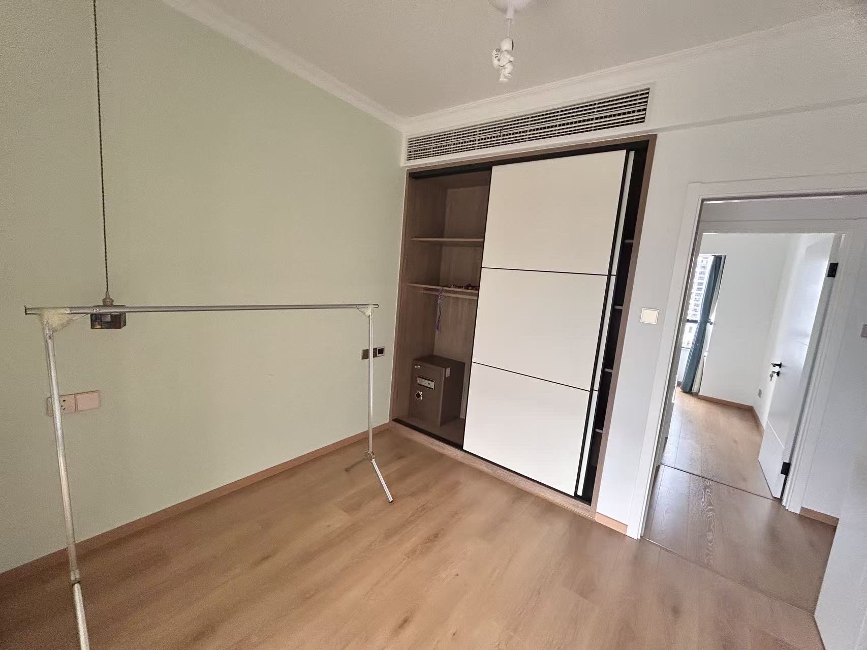 东岳新外滩 1室1厅1卫 2000.0元/月 东岳新外滩 1室1厅1卫 2000.0元/月室内图