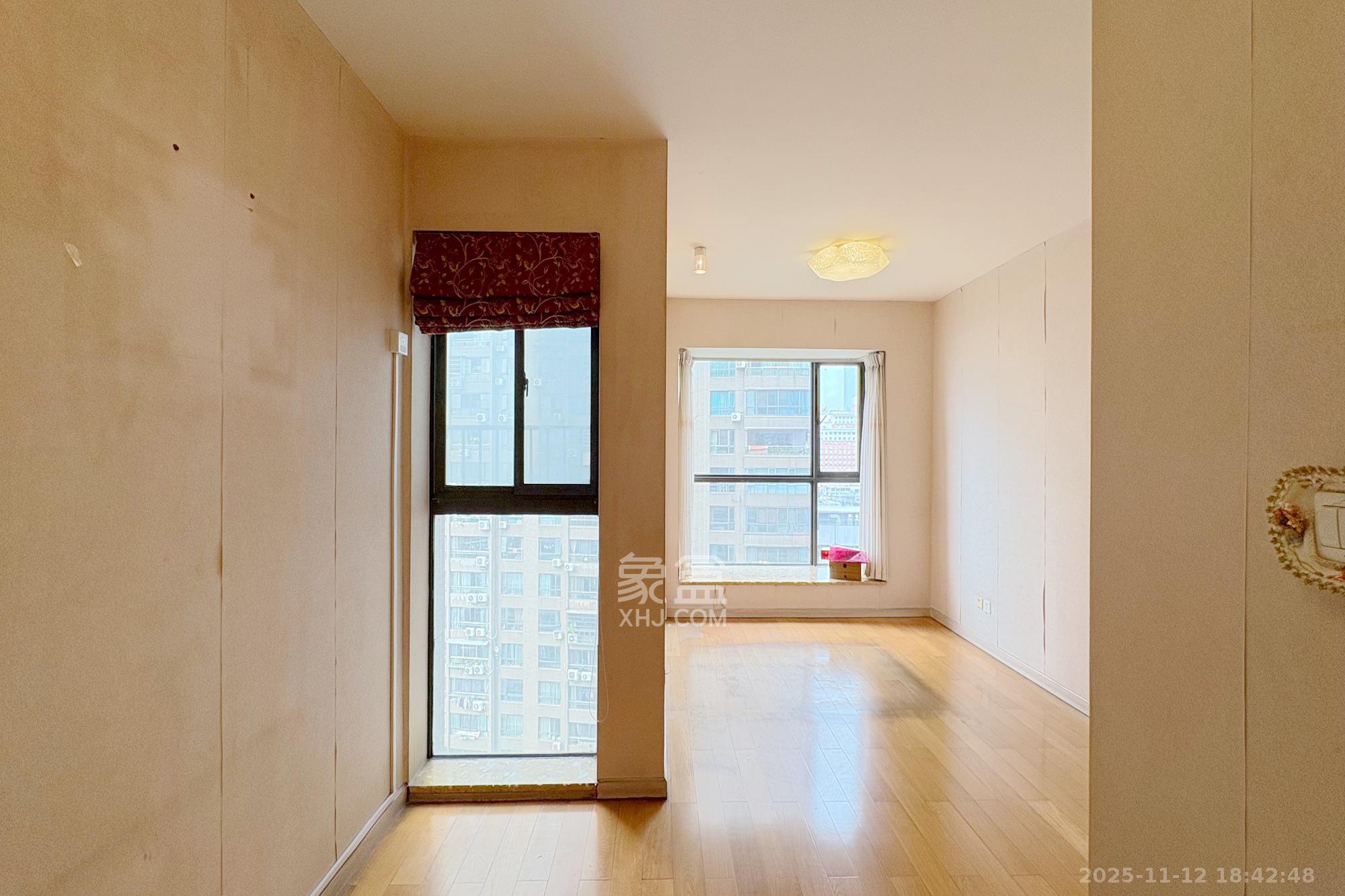 盛世美居荷园  2室2厅2卫    110.0万卧室