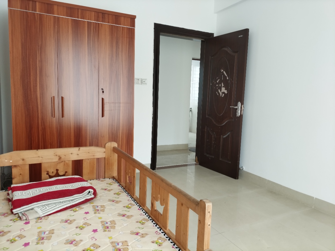 金鹿公寓  3室2厅2卫    2800.0元/月室内图