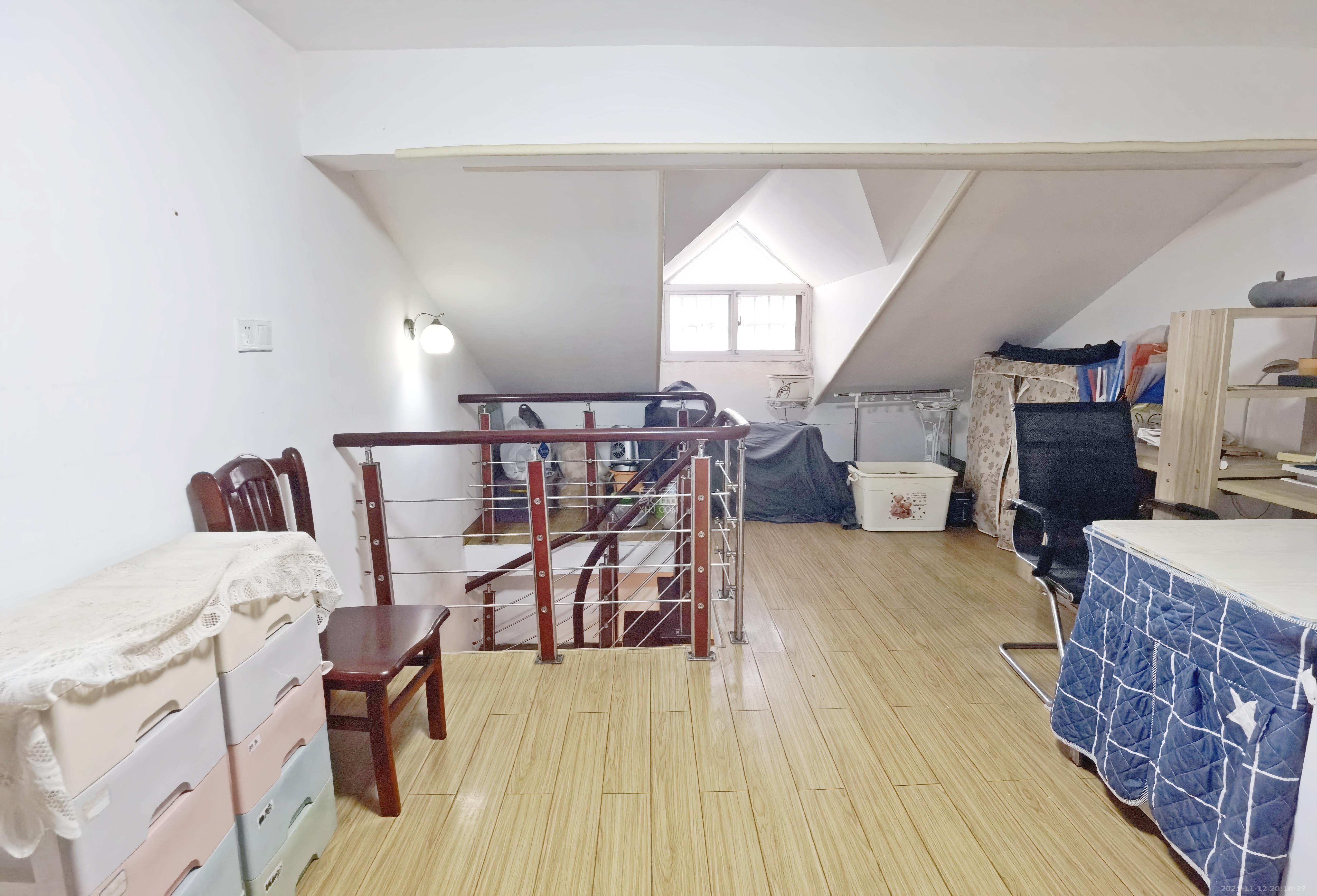 德润园  5室2厅1卫    72.0万其他