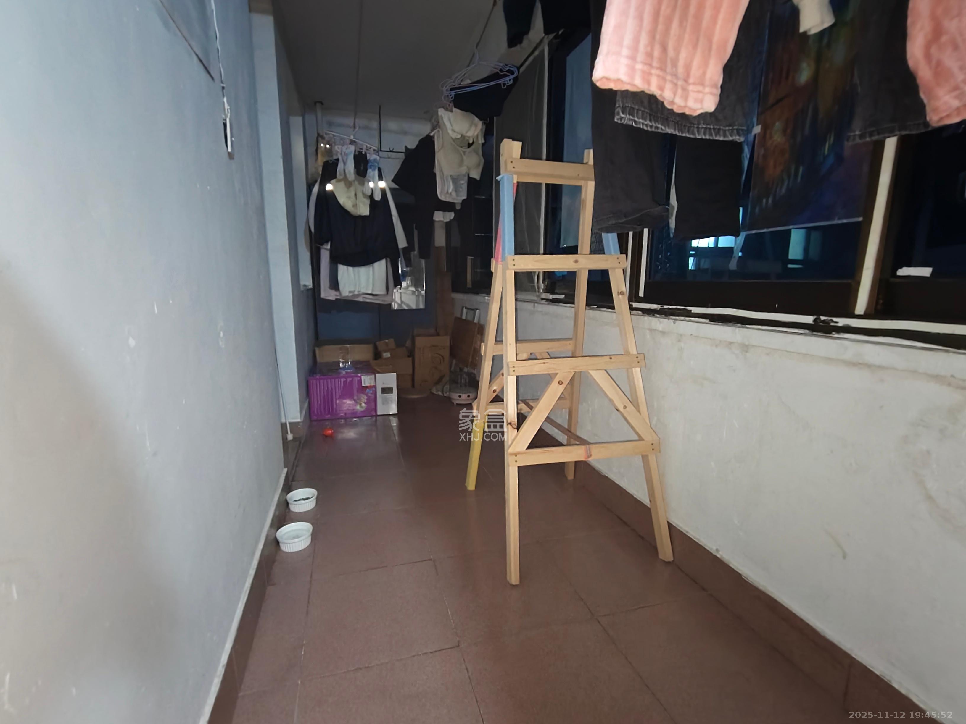 民政局宿舍  2室1厅1卫    1300.0元/月室内图