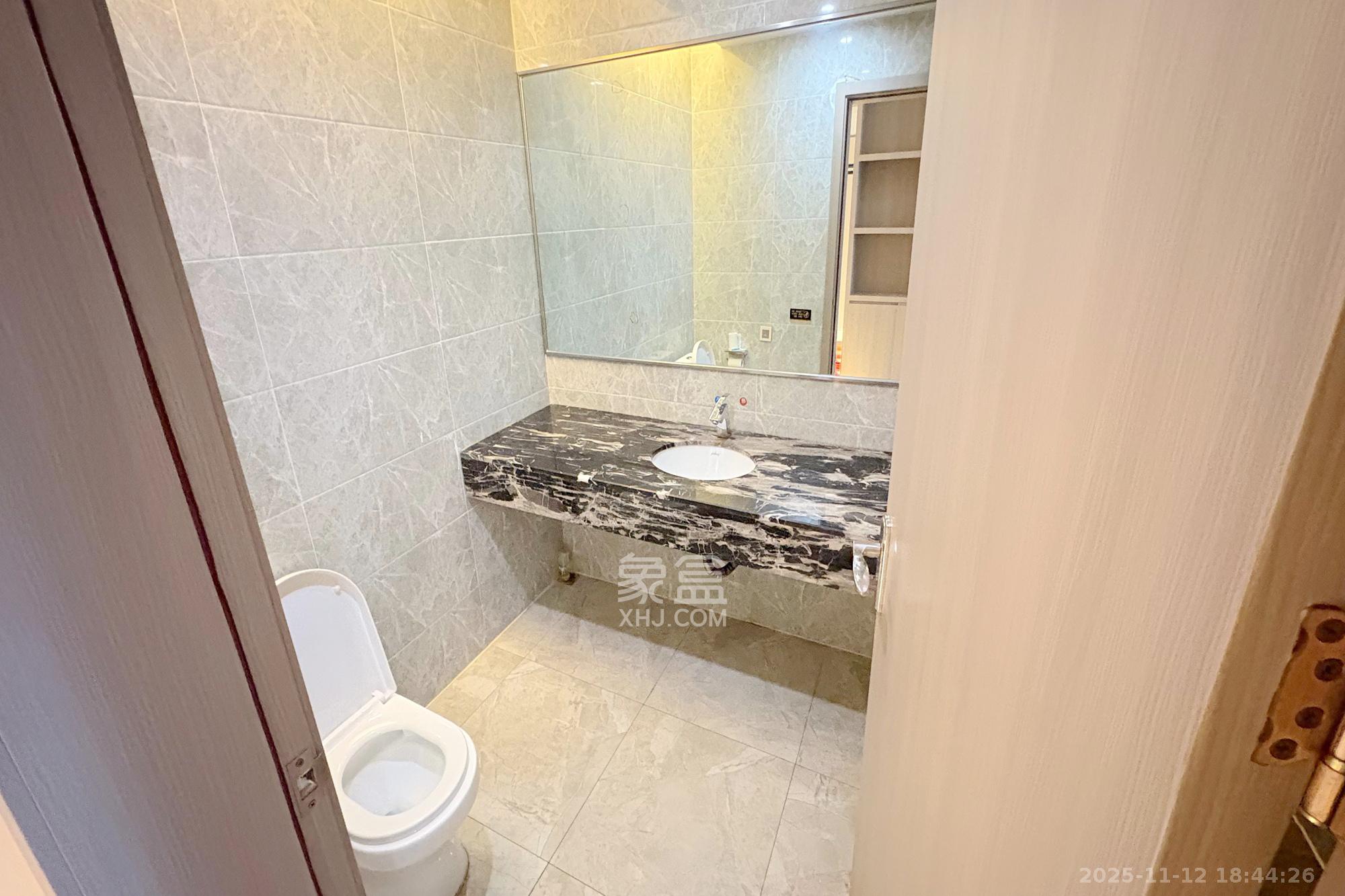 宇成朝阳广场 1室1厅1卫 49.8万 宇成朝阳广场 1室1厅1卫 49.8万卫生间