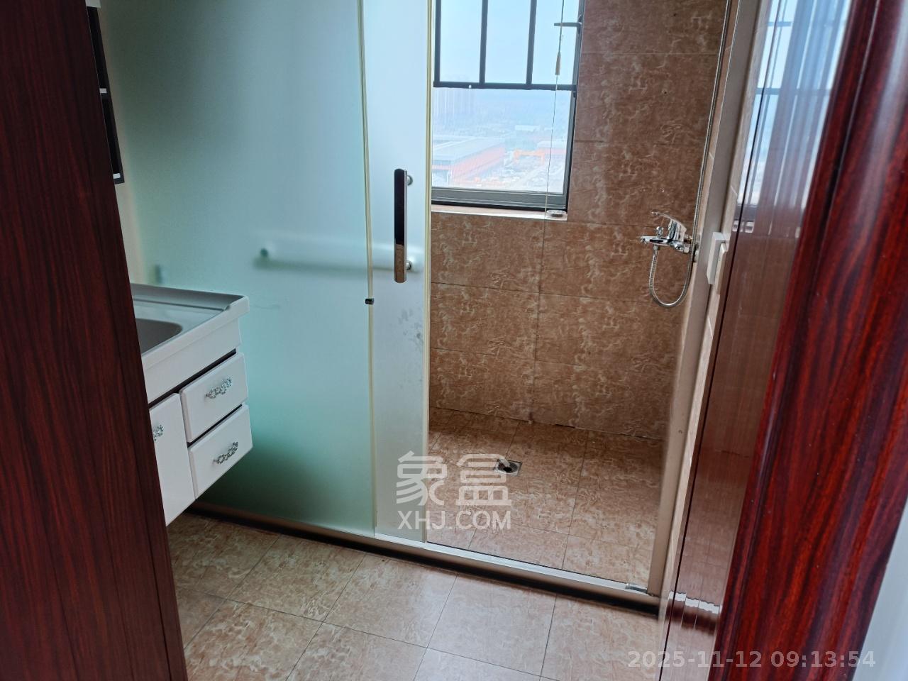 中欣楚天雅郡  3室2厅2卫    2000.0元/月室内图