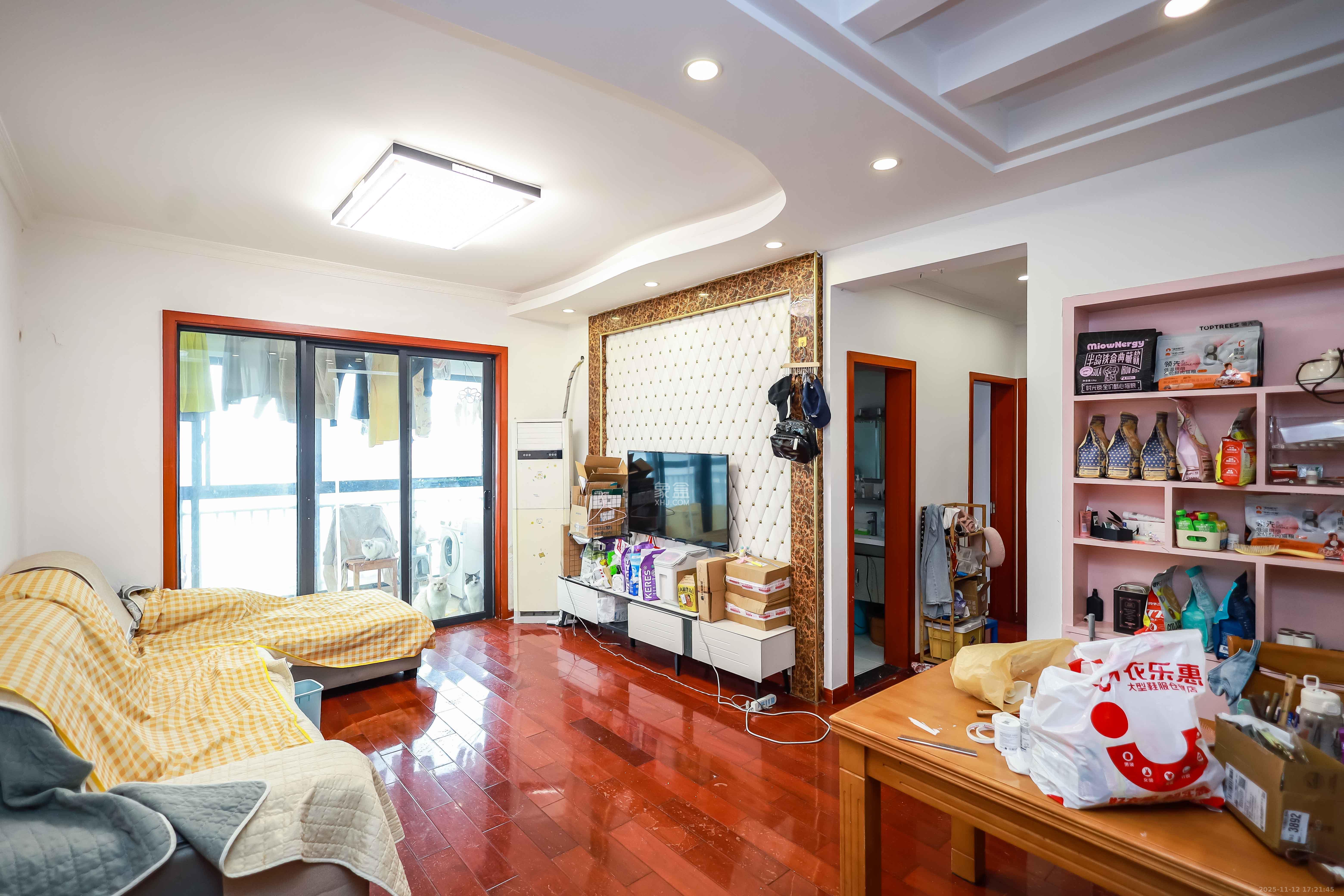 莱茵城 3室2厅2卫 80.0万 莱茵城 3室2厅2卫 80.0万客厅