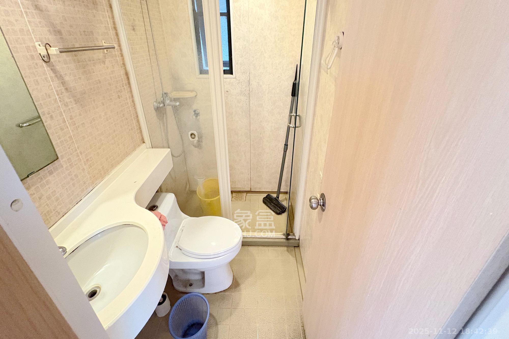 盛世美居荷园 2室2厅2卫 110.0万 盛世美居荷园 2室2厅2卫 110.0万卫生间