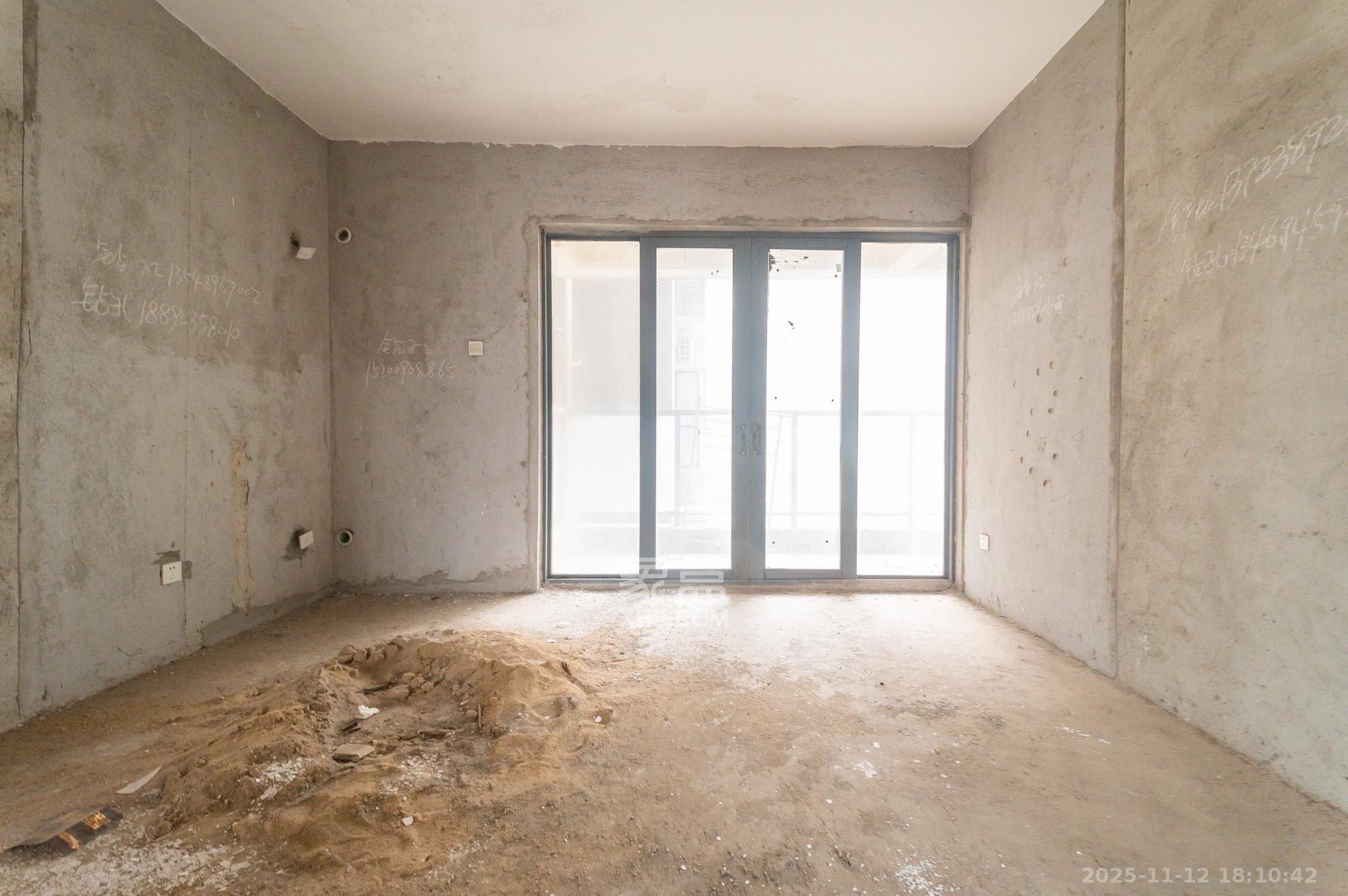 蓝山郡  3室2厅1卫    80.0万