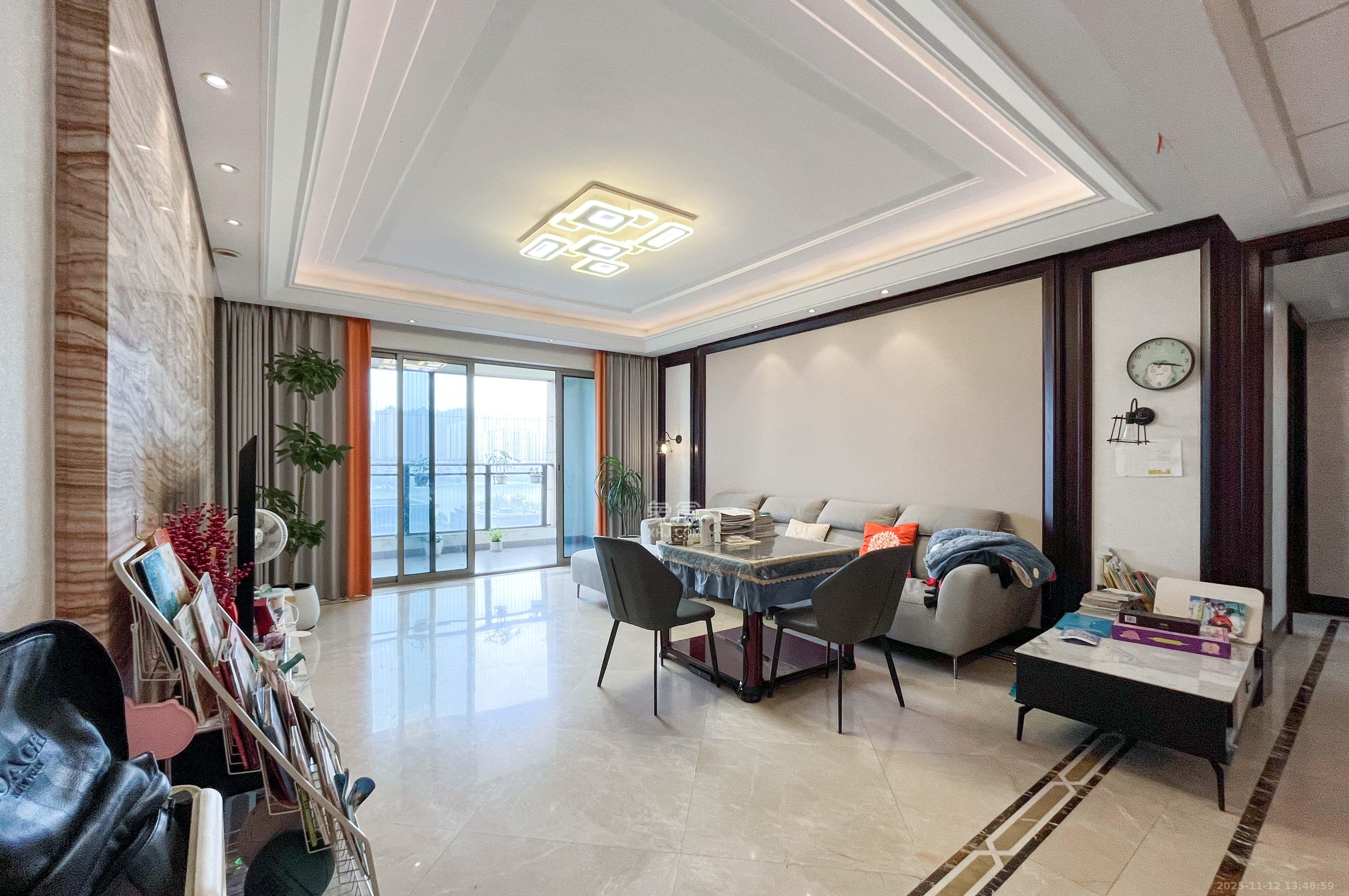 梅溪湖金茂府（金茂广场）（金茂览秀城）  1室2厅3卫    372.0万客厅