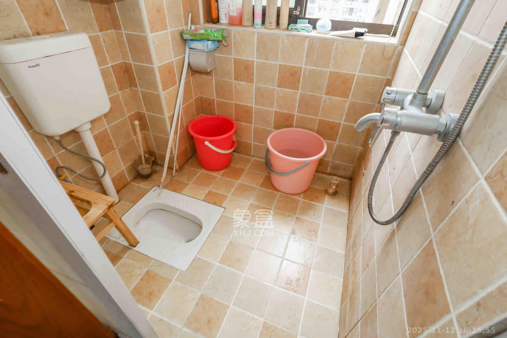 钰龙天下二期(钰龙佳园) 4室2厅2卫 3200.0元/月 钰龙天下二期(钰龙佳园) 4室2厅2卫 3200.0元/月室内图