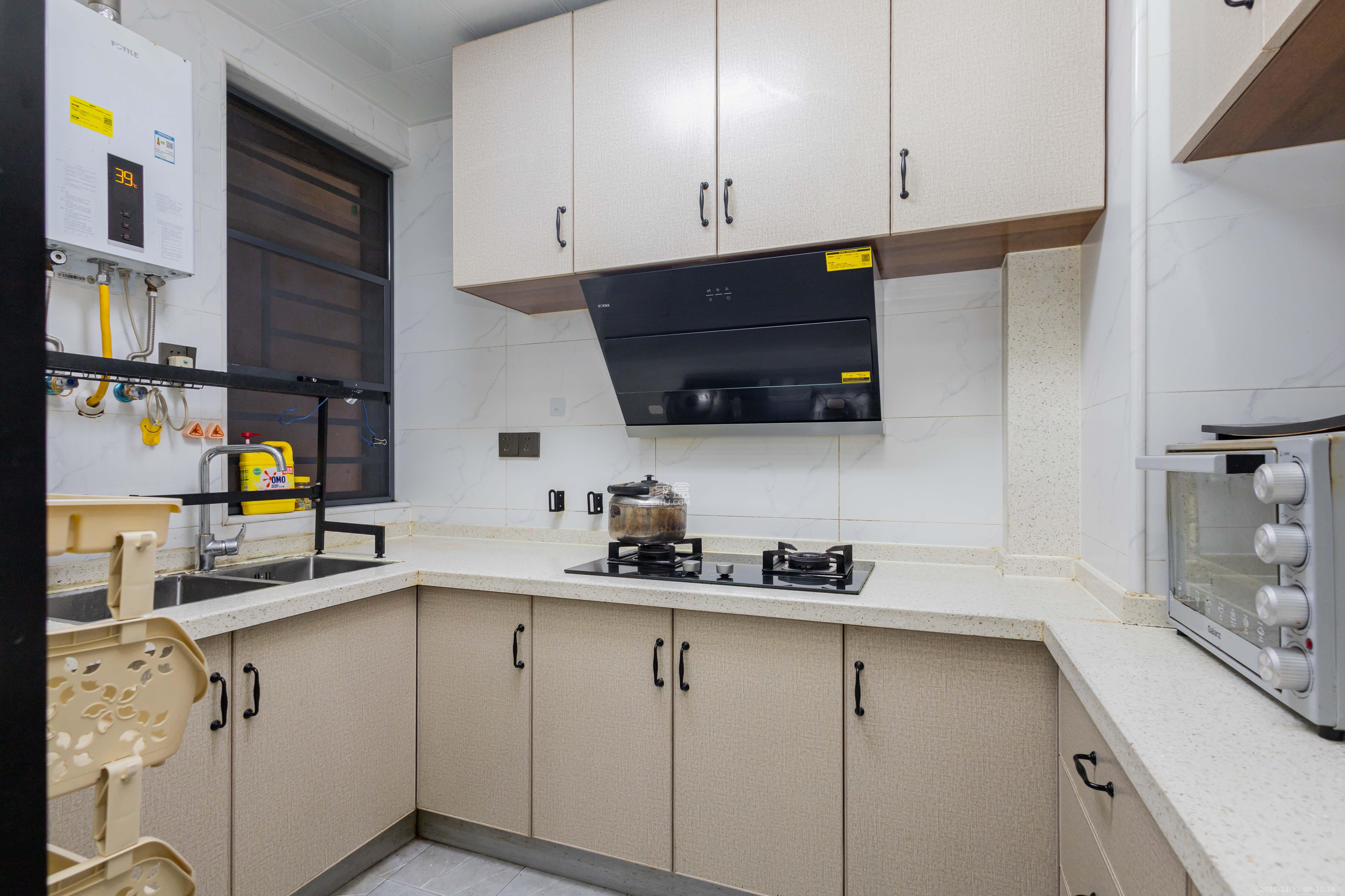 东业上城嘉苑(晟悦国际) 3室2厅2卫 95.8万 东业上城嘉苑(晟悦国际) 3室2厅2卫 95.8万厨房