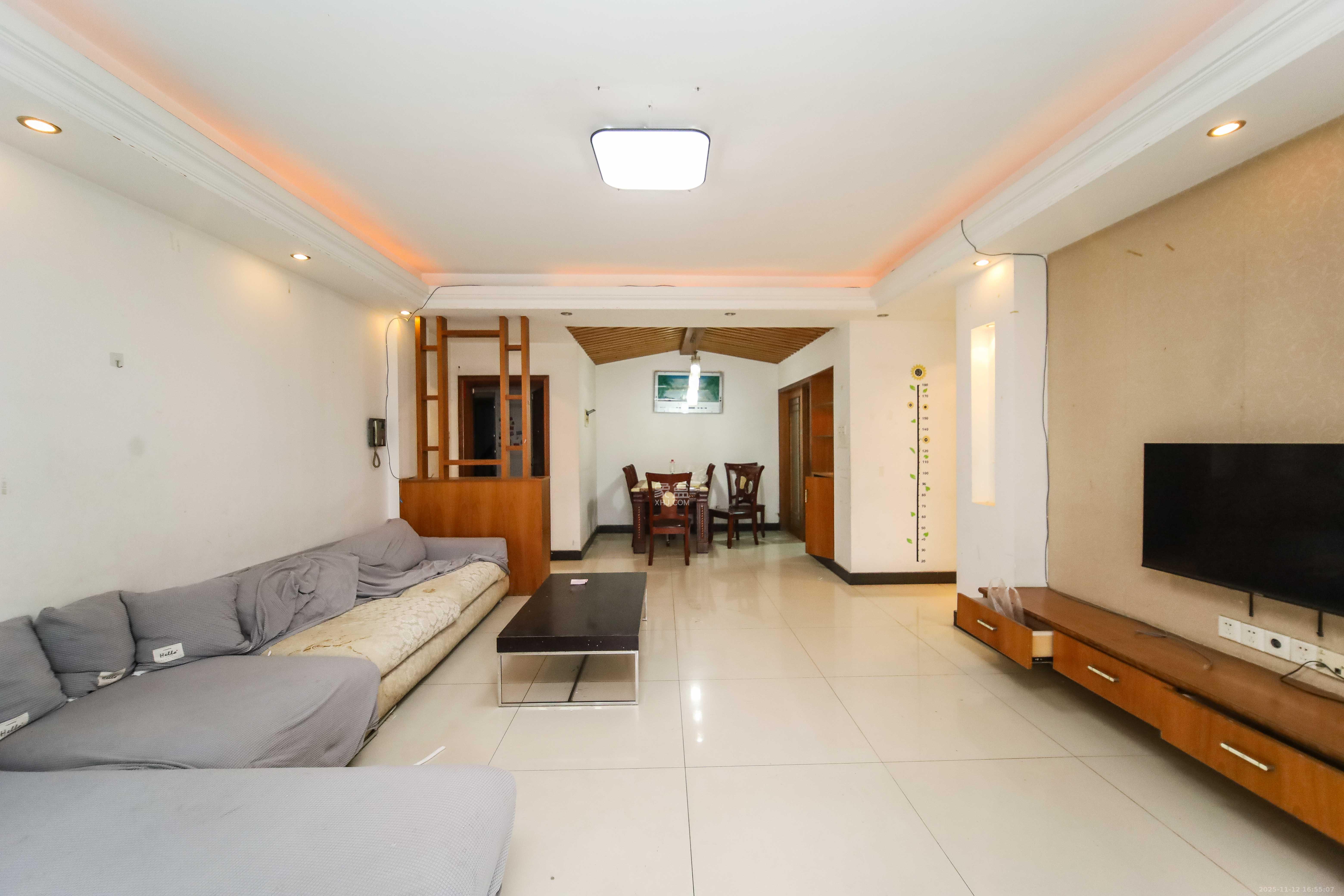 浏阳河畔家园 3室2厅2卫 90.0万 浏阳河畔家园 3室2厅2卫 90.0万客厅