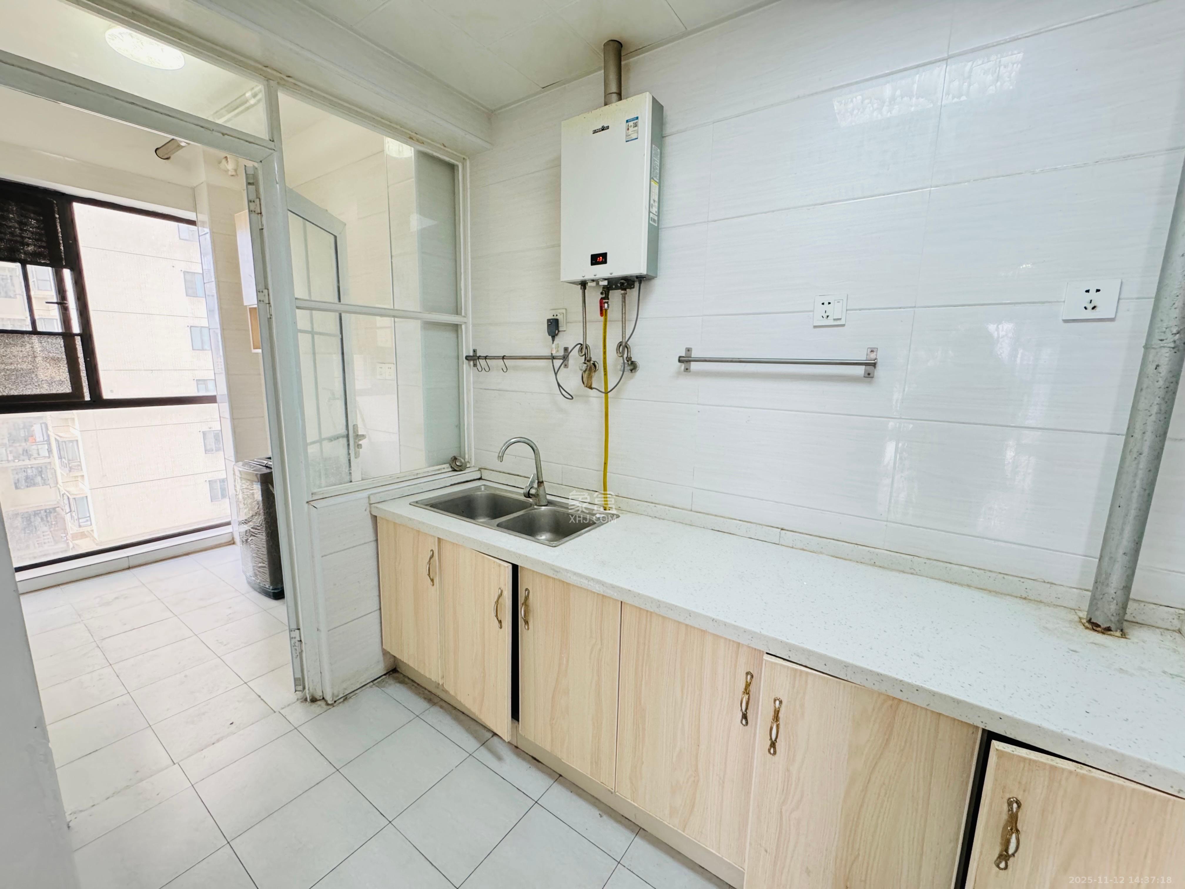 芙蓉别墅山庄(嘉湘华庭) 3室2厅1卫 2700.0元/月 芙蓉别墅山庄(嘉湘华庭) 3室2厅1卫 2700.0元/月室内图