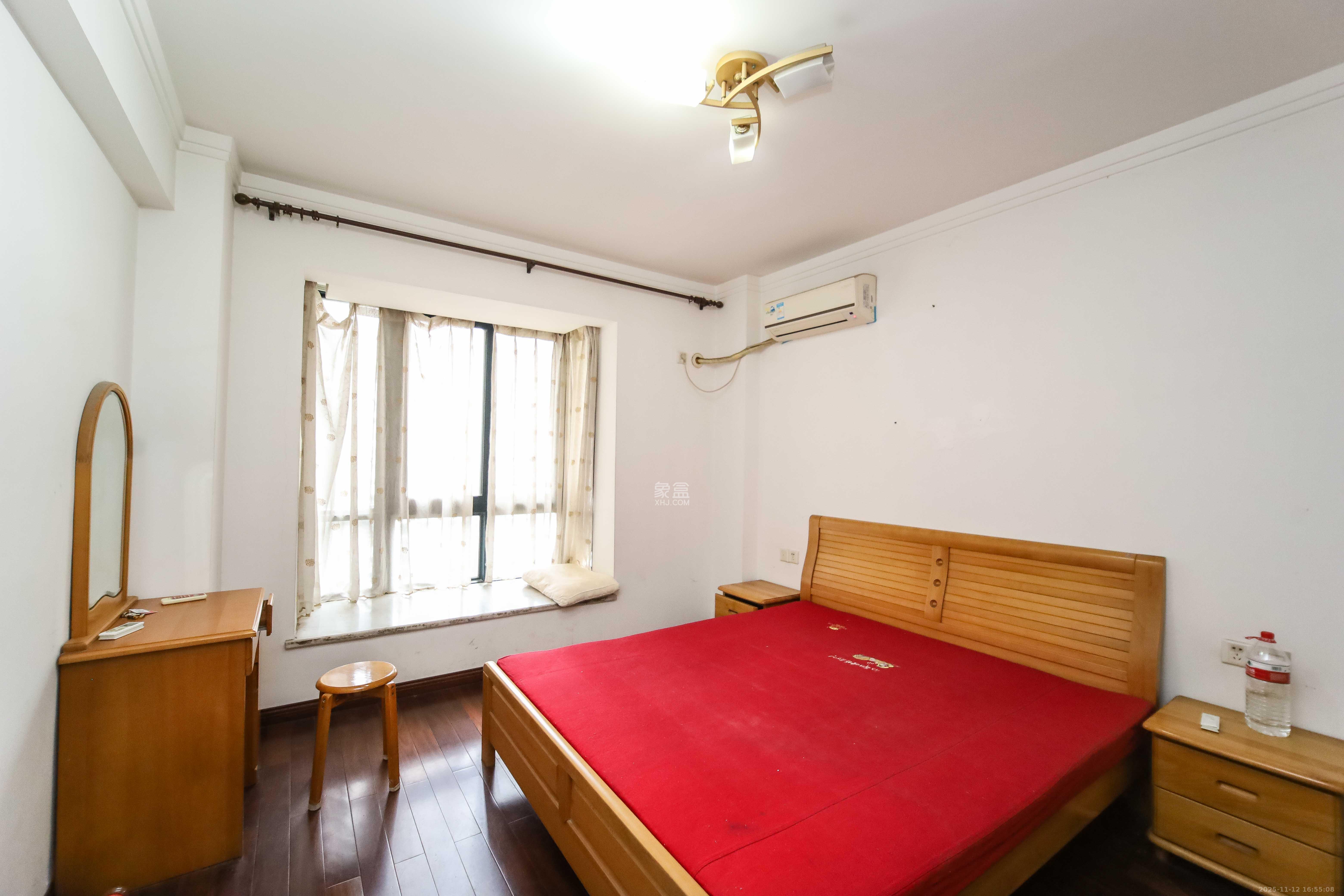 浏阳河畔家园 3室2厅2卫 90.0万 浏阳河畔家园 3室2厅2卫 90.0万卧室