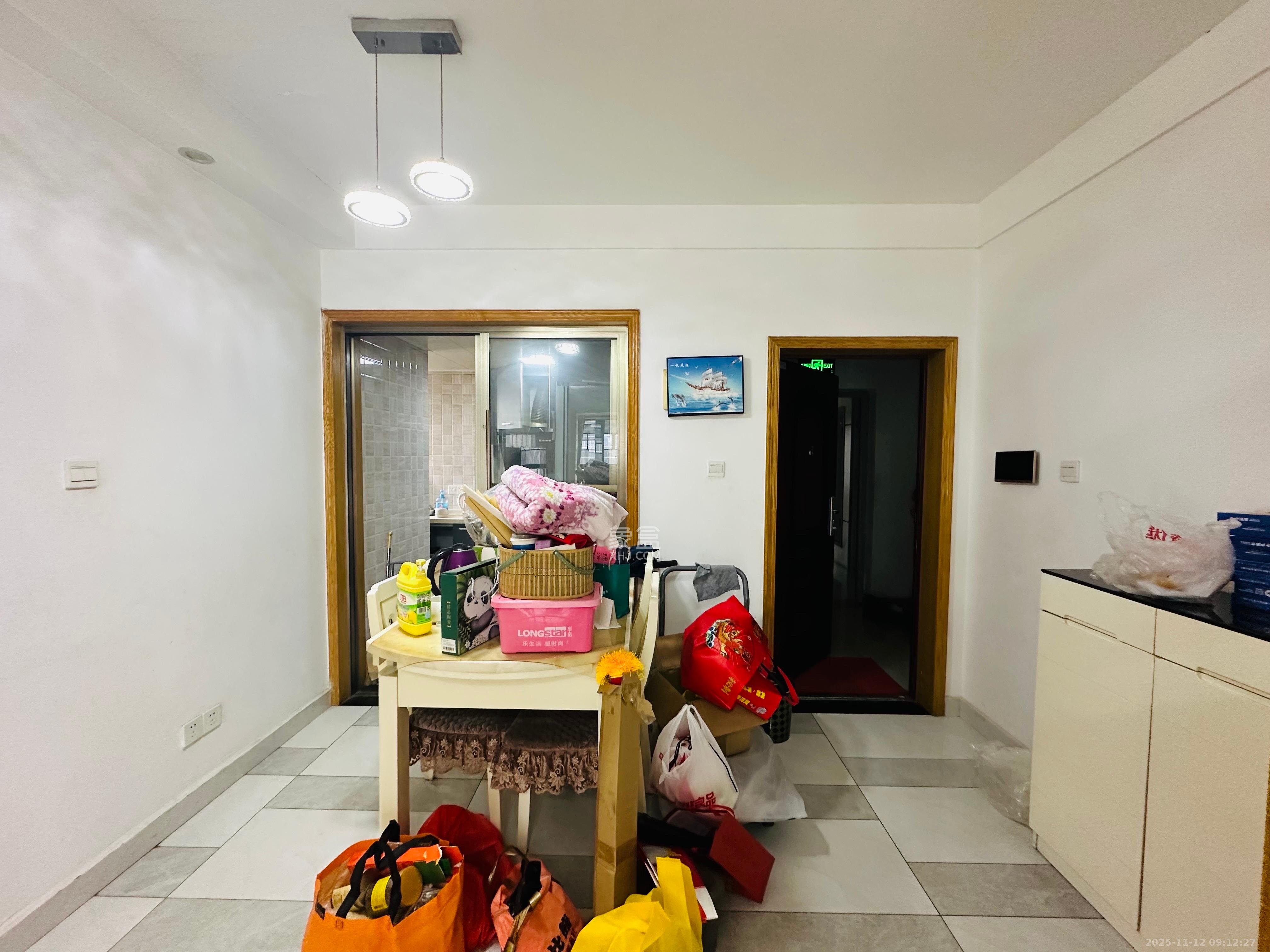 振业城二期  3室2厅1卫    3200.0元/月室内图