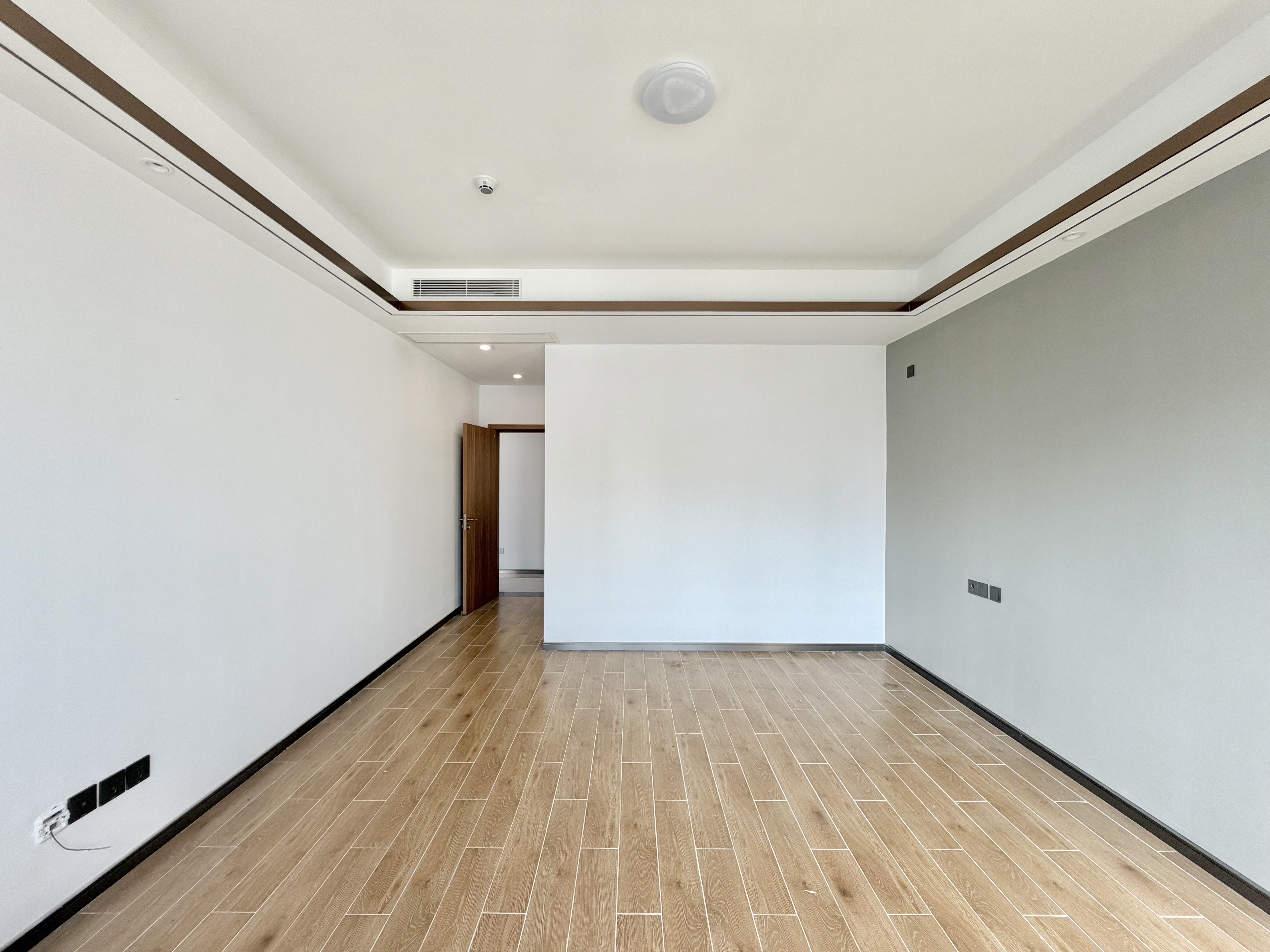 海航豪庭南苑  3室2厅2卫    5500.0元/月室内图