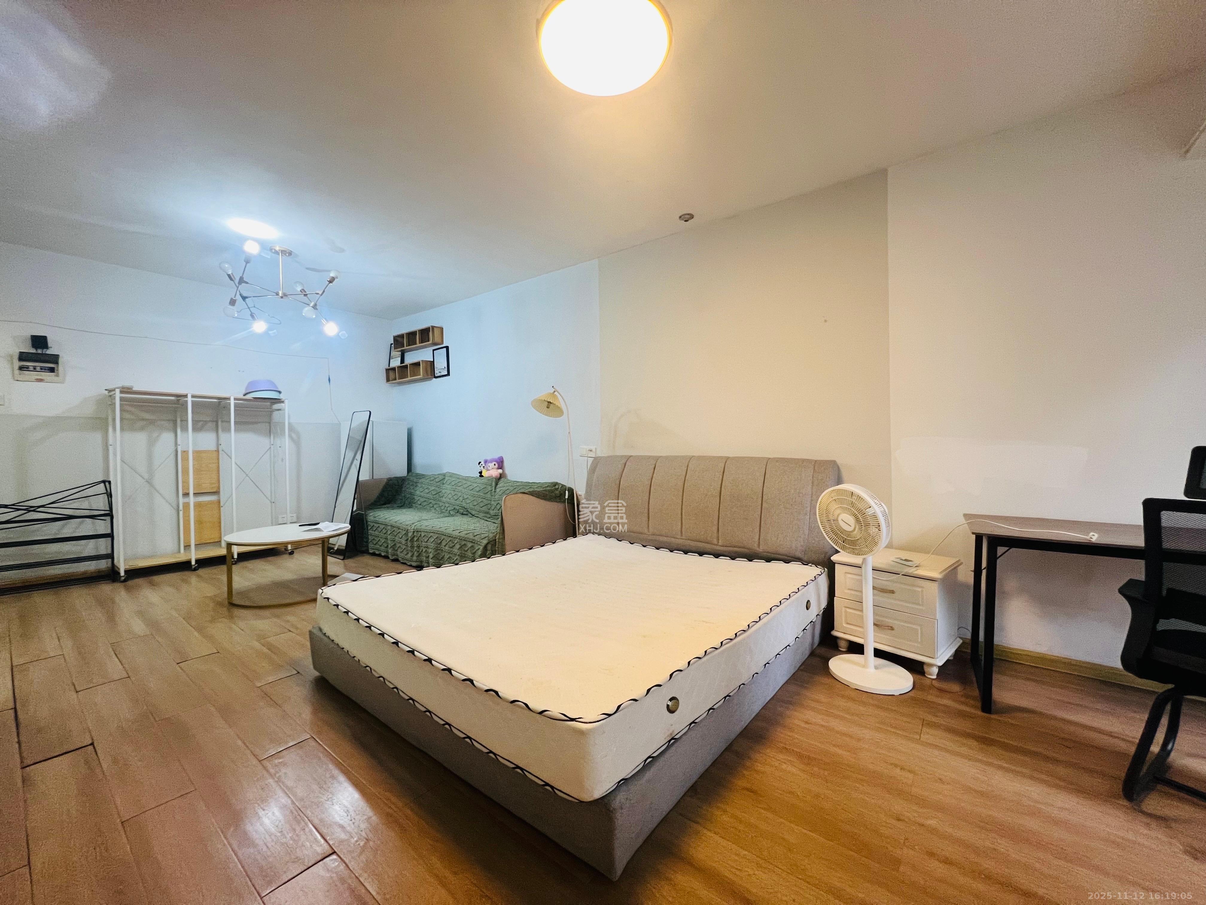 青年公寓  1室1厅1卫    1800.0元/月