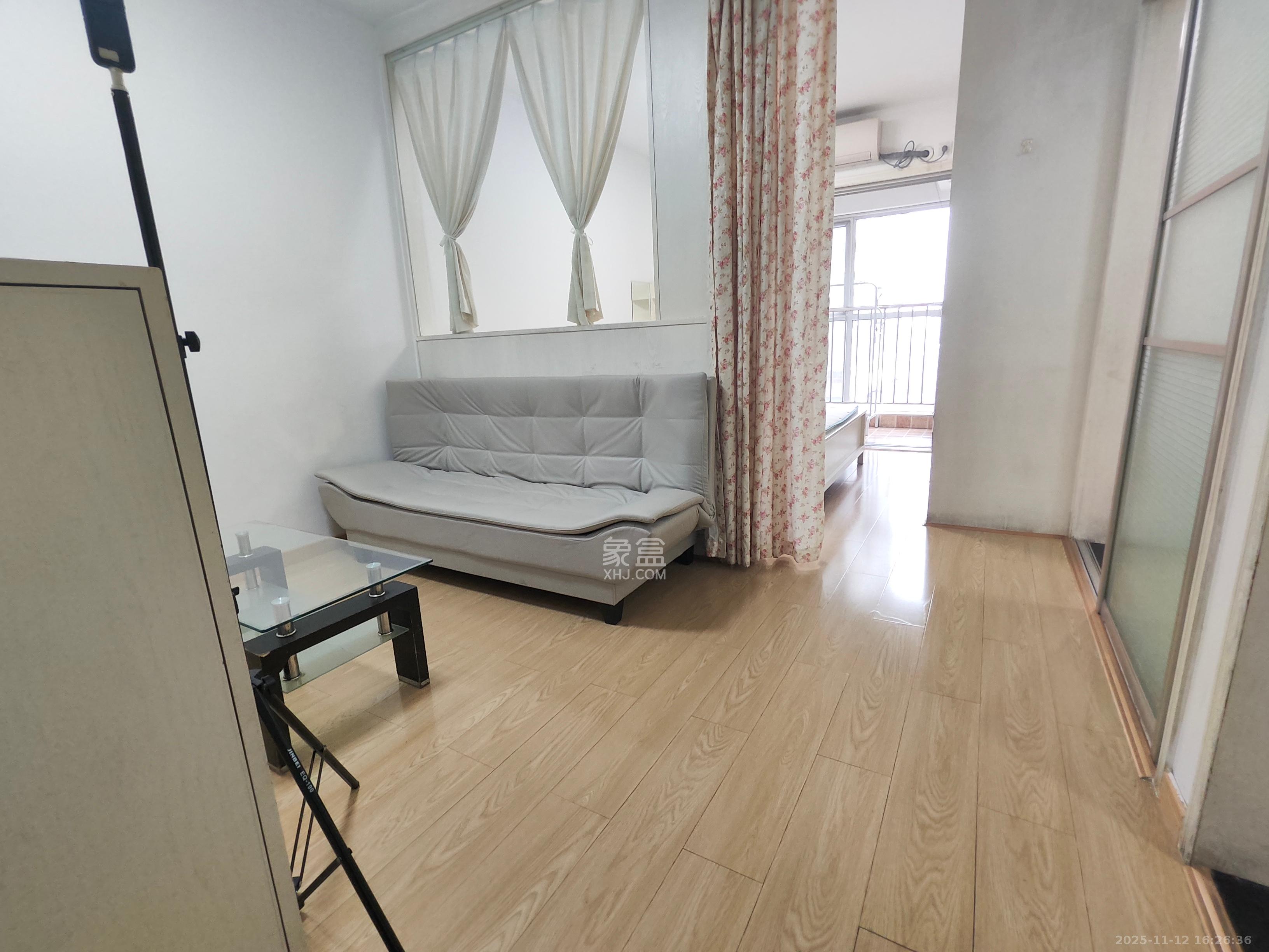 左岸右岸  1室1厅1卫    1800.0元/月