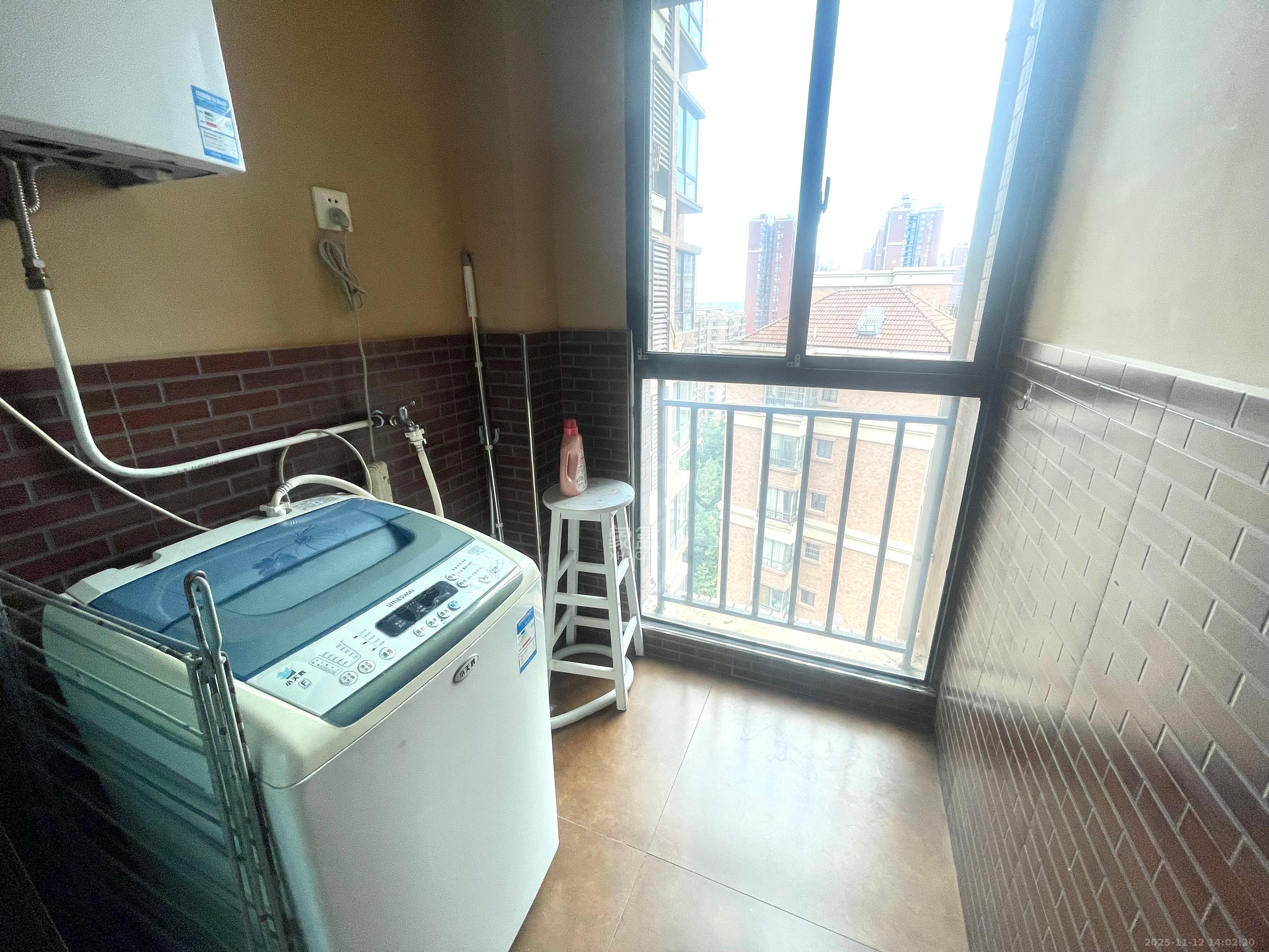 华润凤凰城一期  2室1厅1卫    1700.0元/月室内图