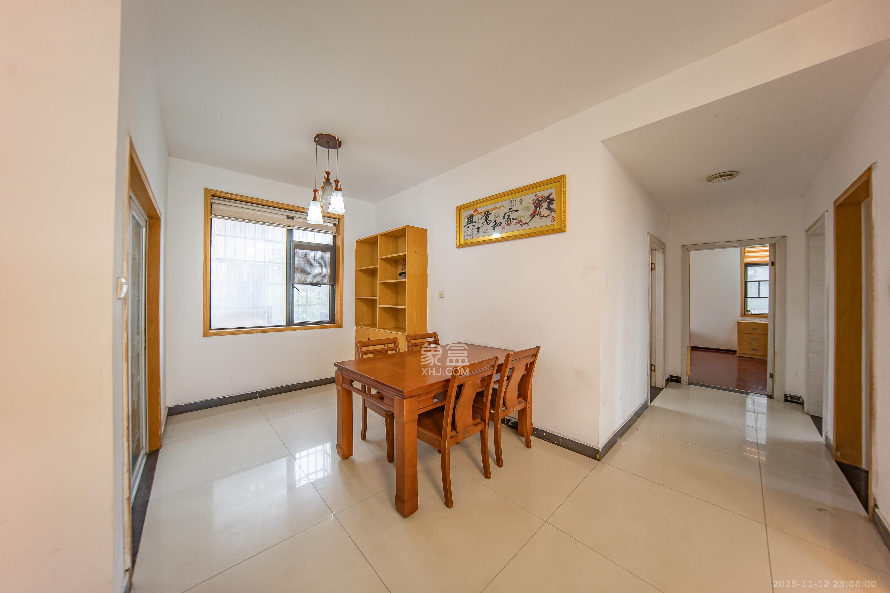 枫华府第 3室2厅2卫 63.8万 枫华府第 3室2厅2卫 63.8万客厅