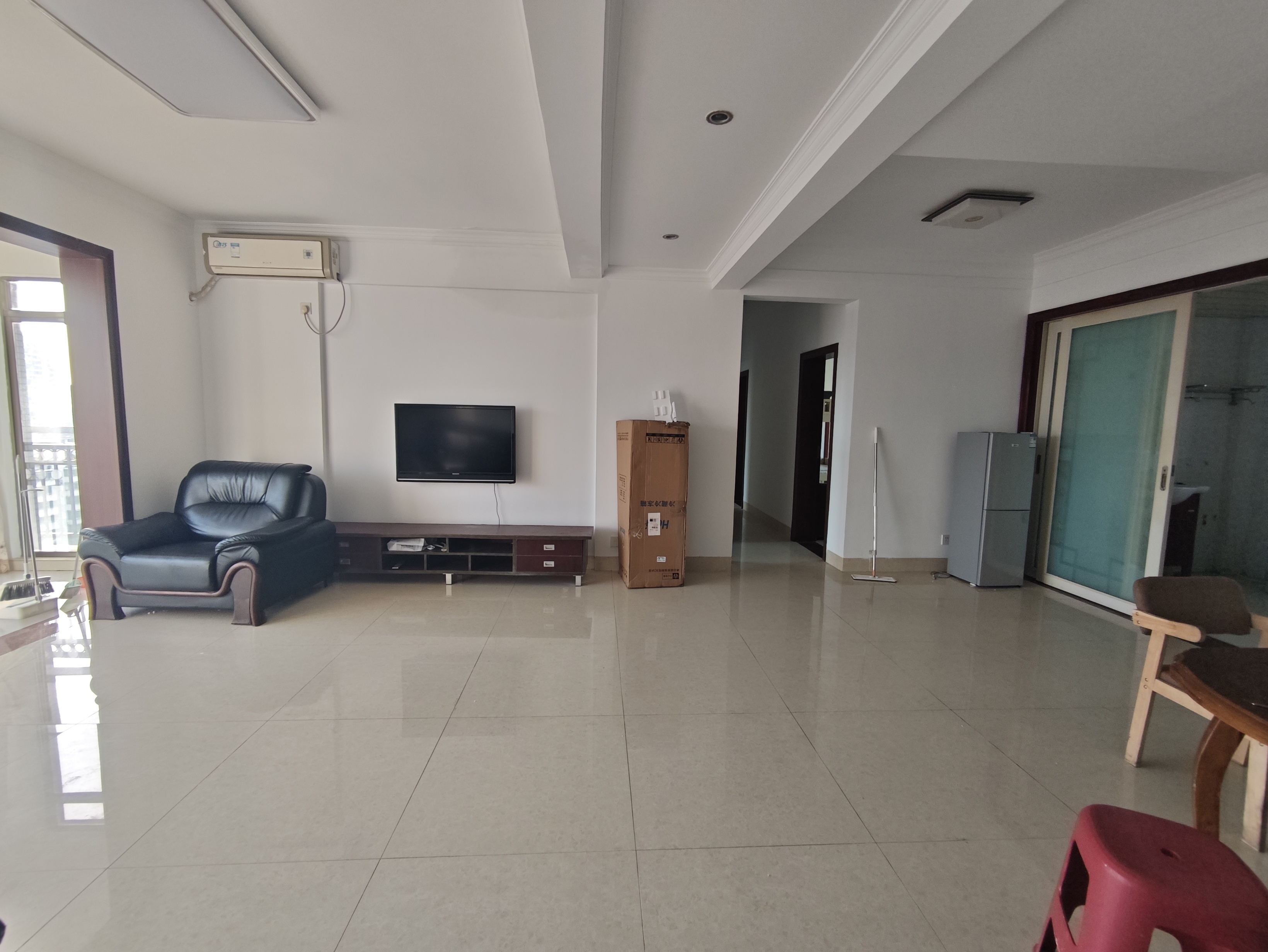 蓝海佳园 4室2厅2卫 3400.0元/月 蓝海佳园 4室2厅2卫 3400.0元/月室内图