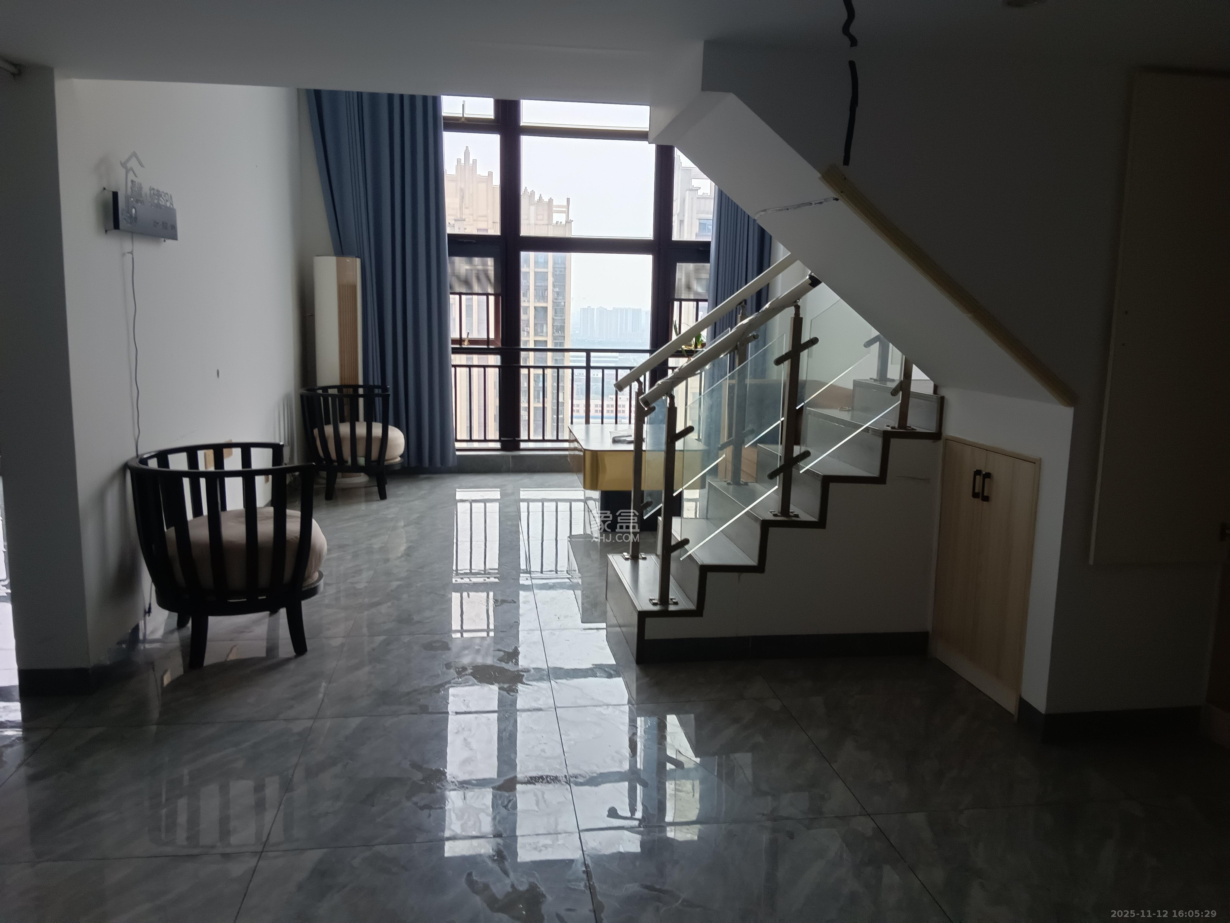 东方美地 4室2厅1卫 3500.0元/月 东方美地 4室2厅1卫 3500.0元/月室内图