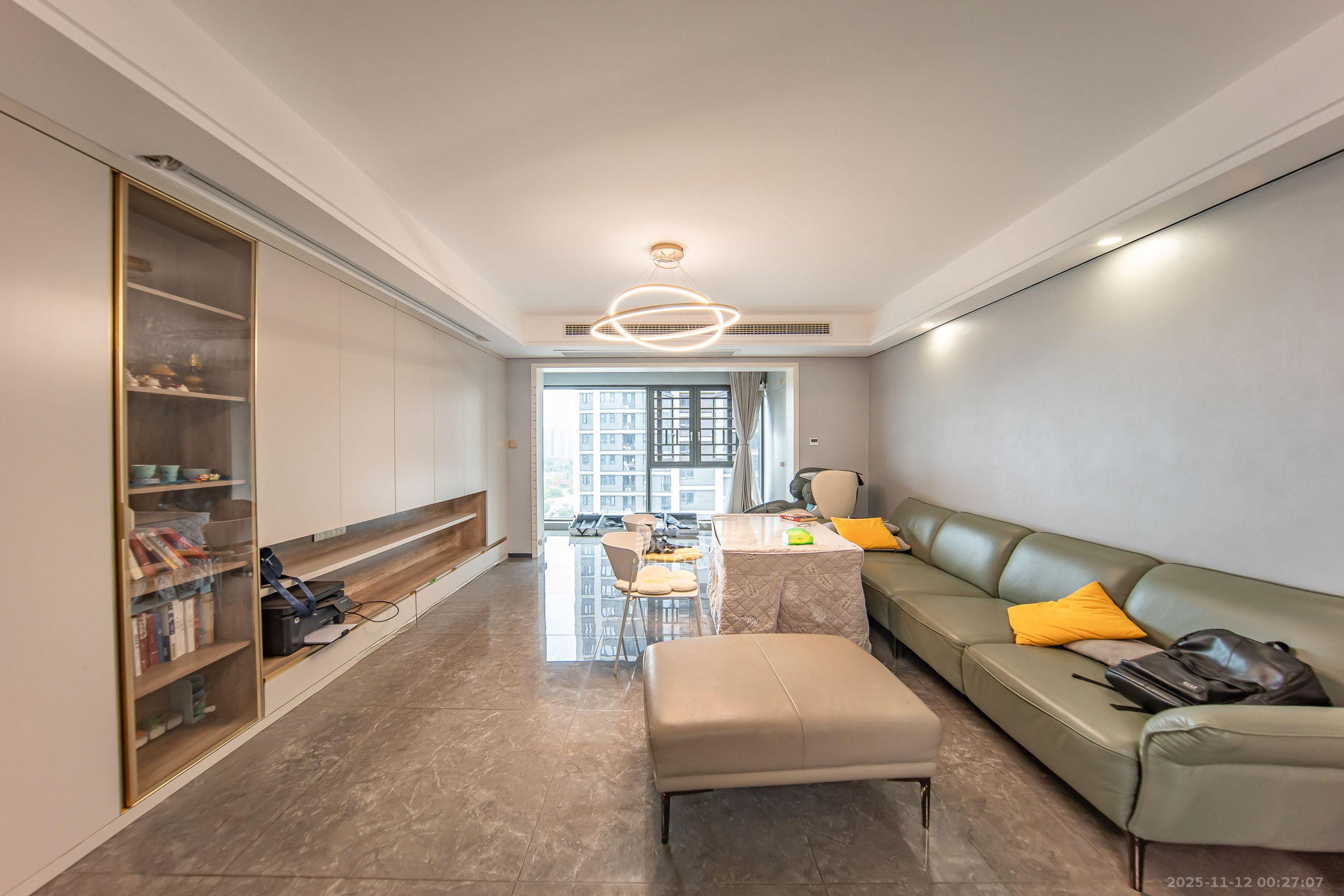 中海阅麓山一期 4室2厅2卫 220.0万 中海阅麓山一期 4室2厅2卫 220.0万客厅