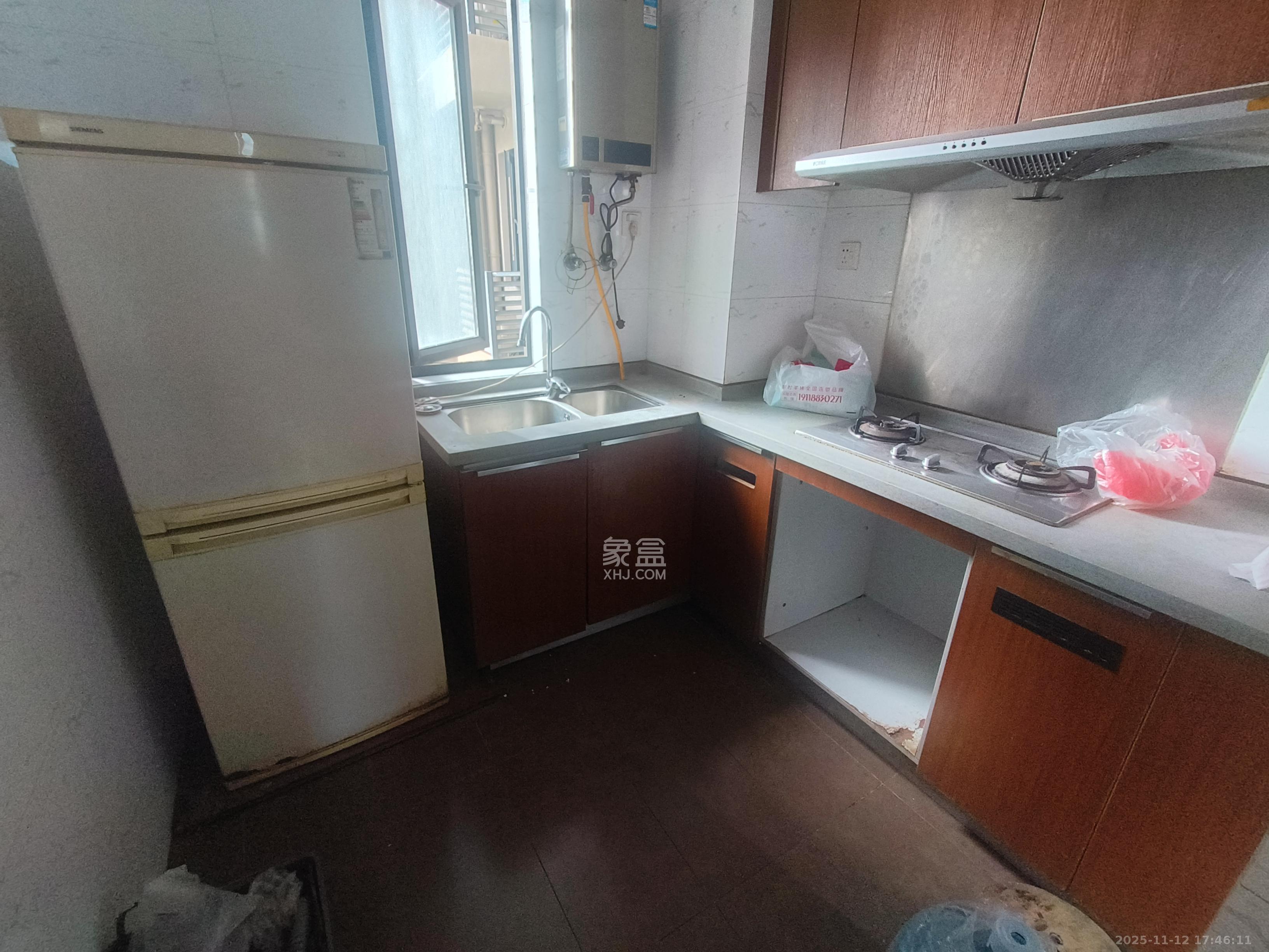 万科城 3室2厅1卫 2500.0元/月 万科城 3室2厅1卫 2500.0元/月室内图