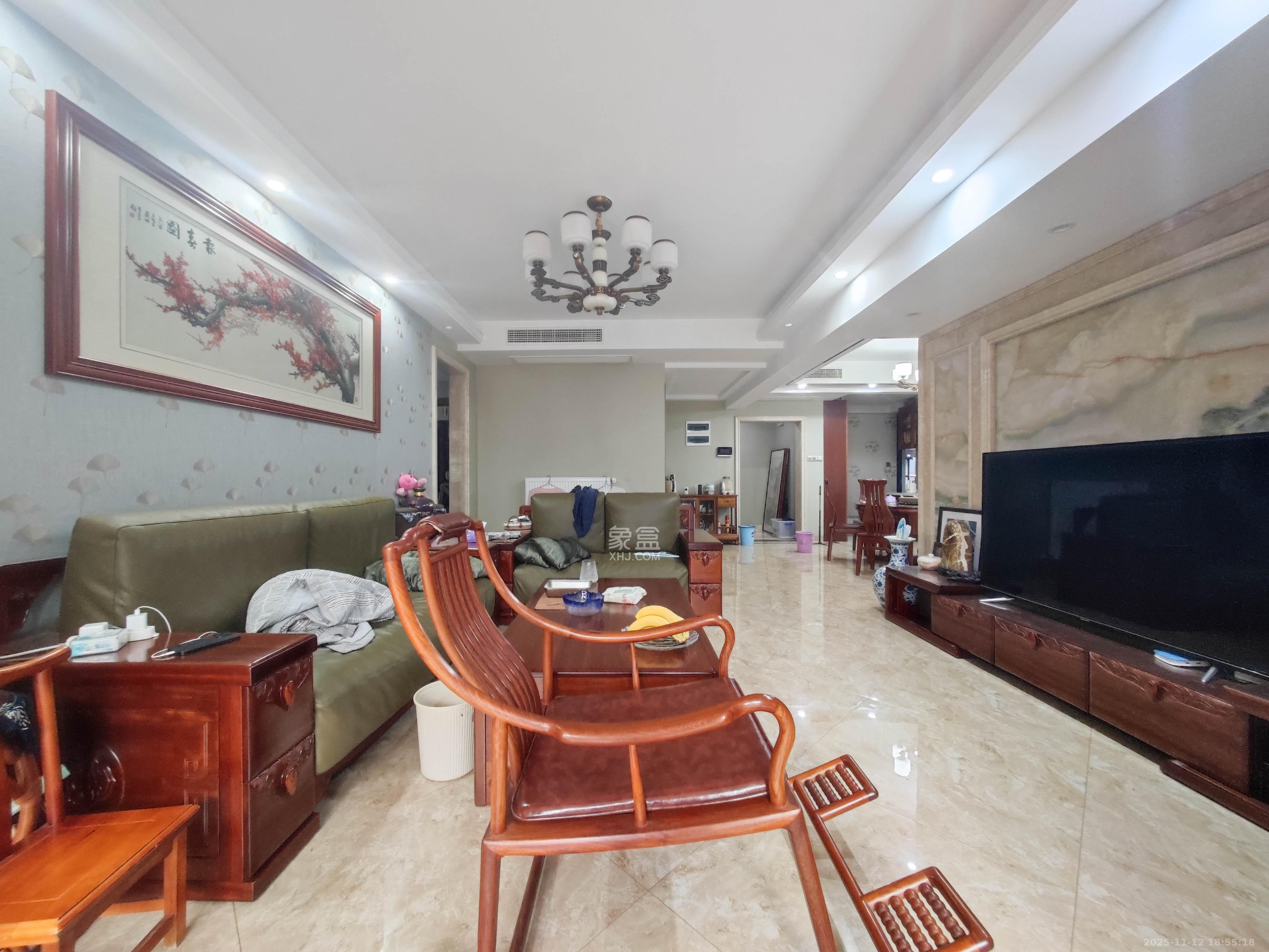 长房半岛蓝湾（观山月）  5室2厅2卫    200.0万