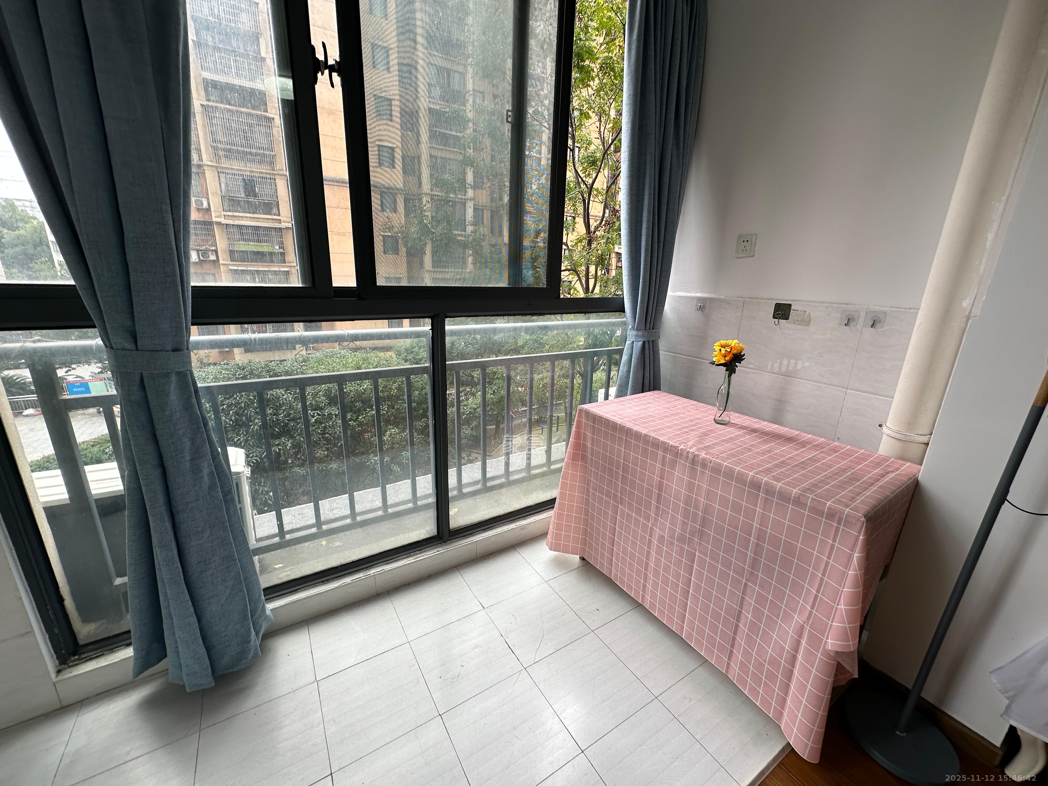 翡翠华庭 2室2厅1卫 1800.0元/月 翡翠华庭 2室2厅1卫 1800.0元/月室内图