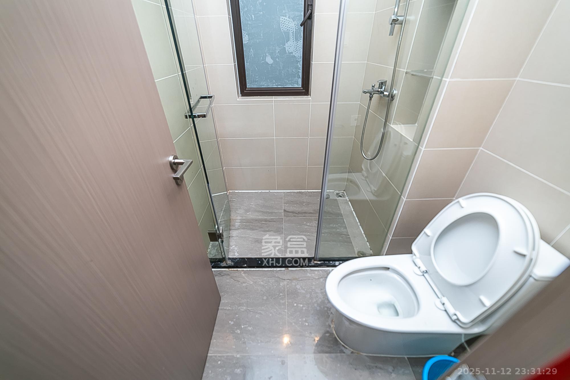 新力铂园（江山云著）  3室2厅2卫    128.0万卫生间