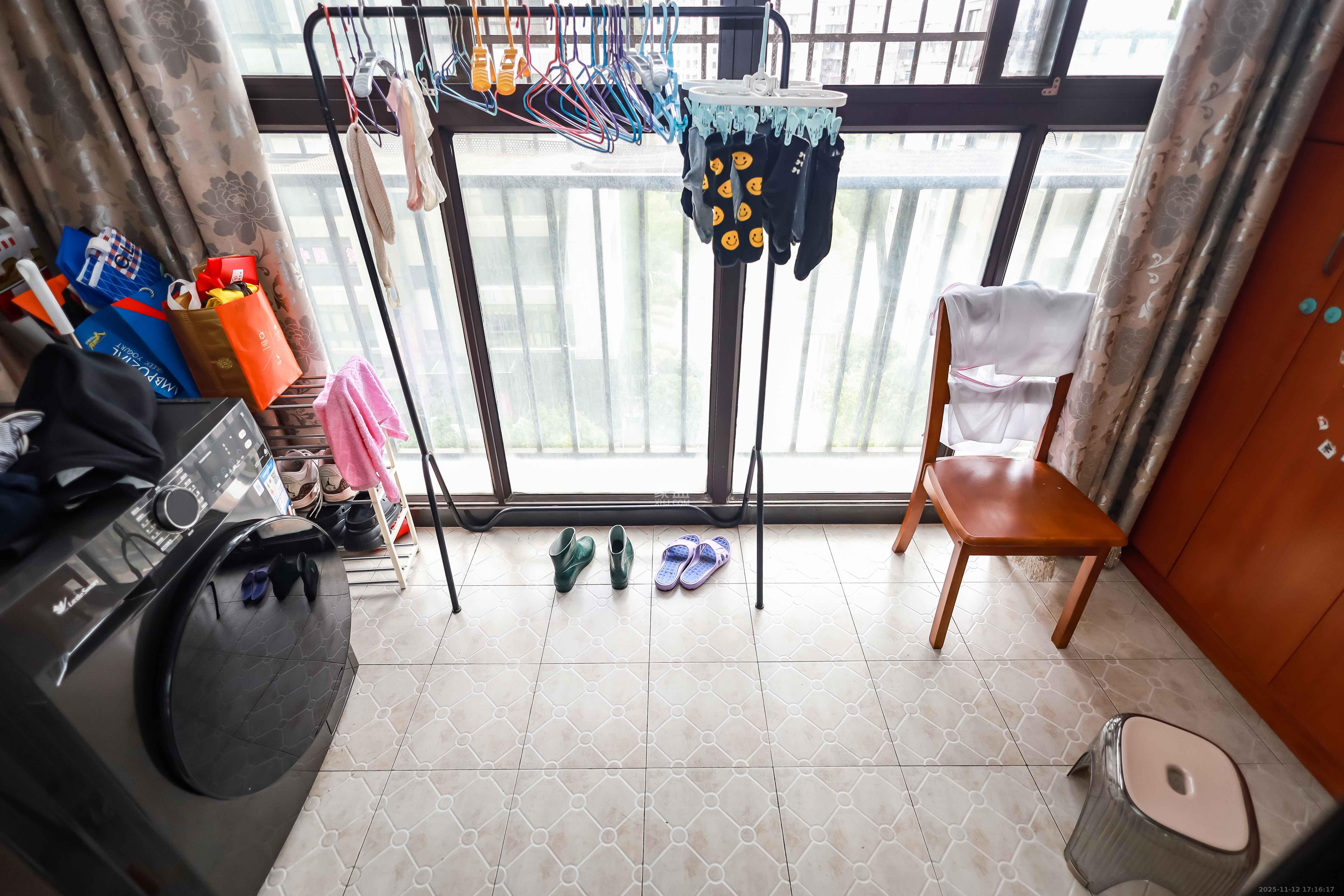 南枫时光  3室2厅1卫    82.0万阳台