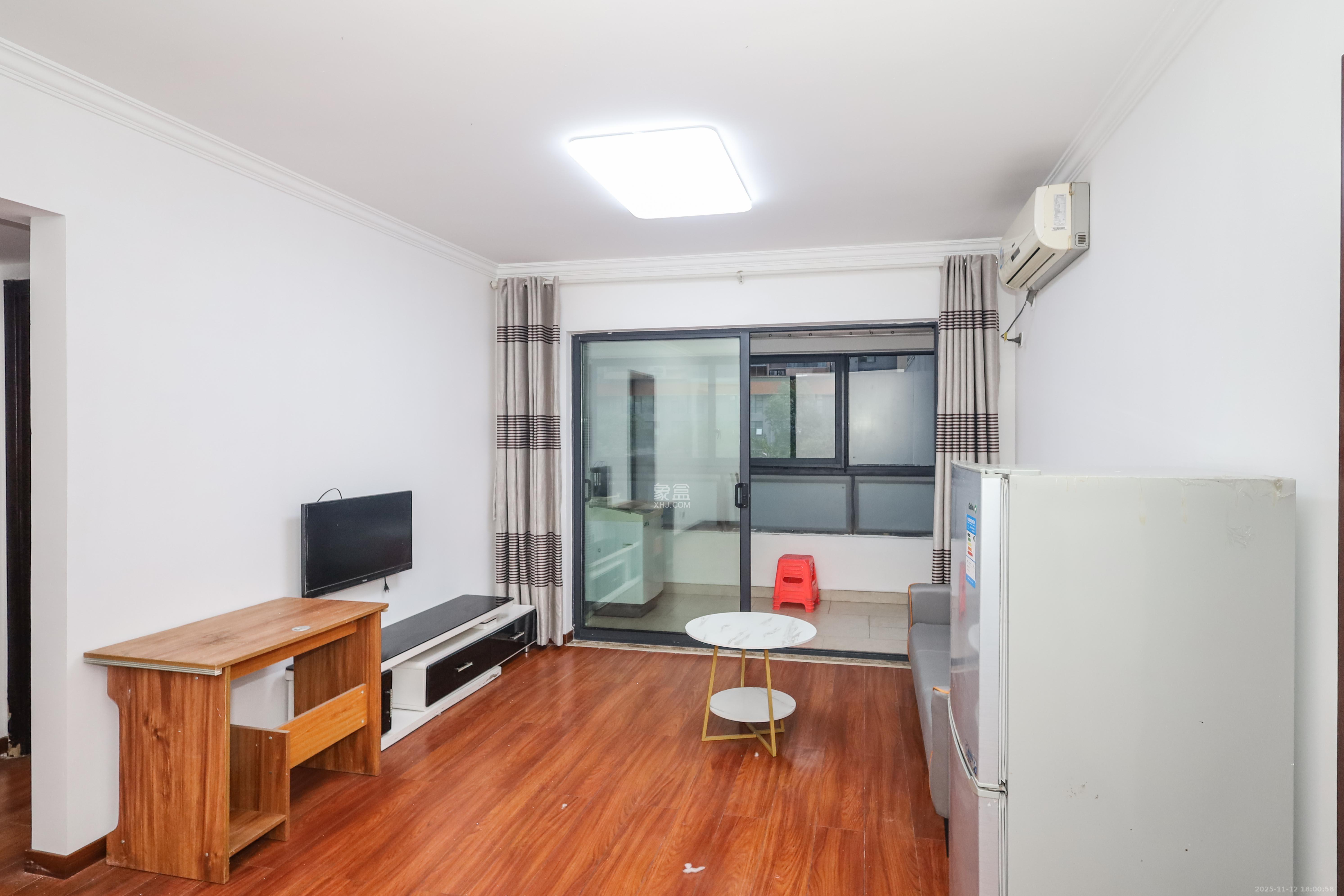 好莱城（弘德西街）  2室2厅1卫    58.0万客厅