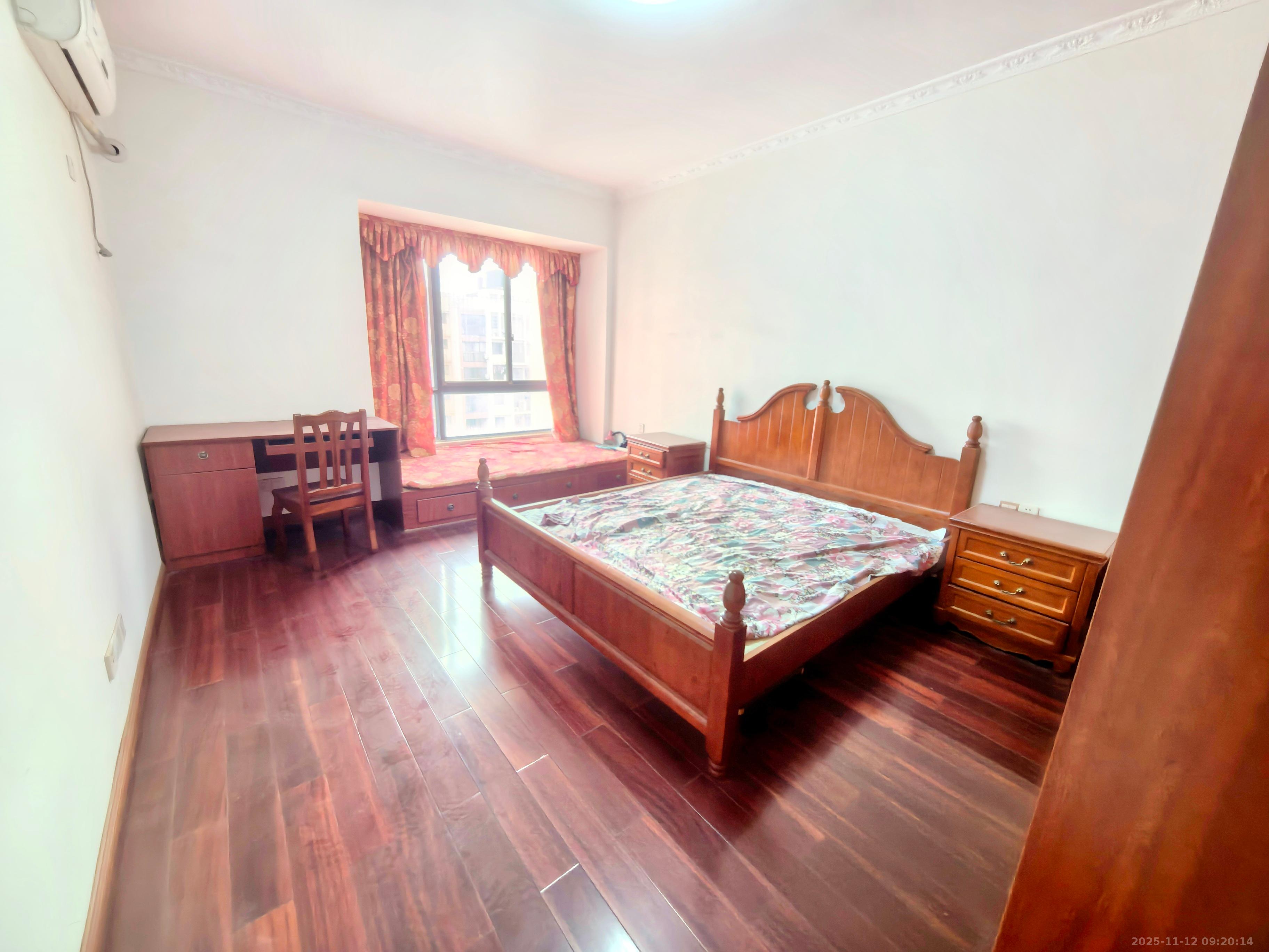 黑金时代广场  4室2厅3卫    2300.0元/月室内图