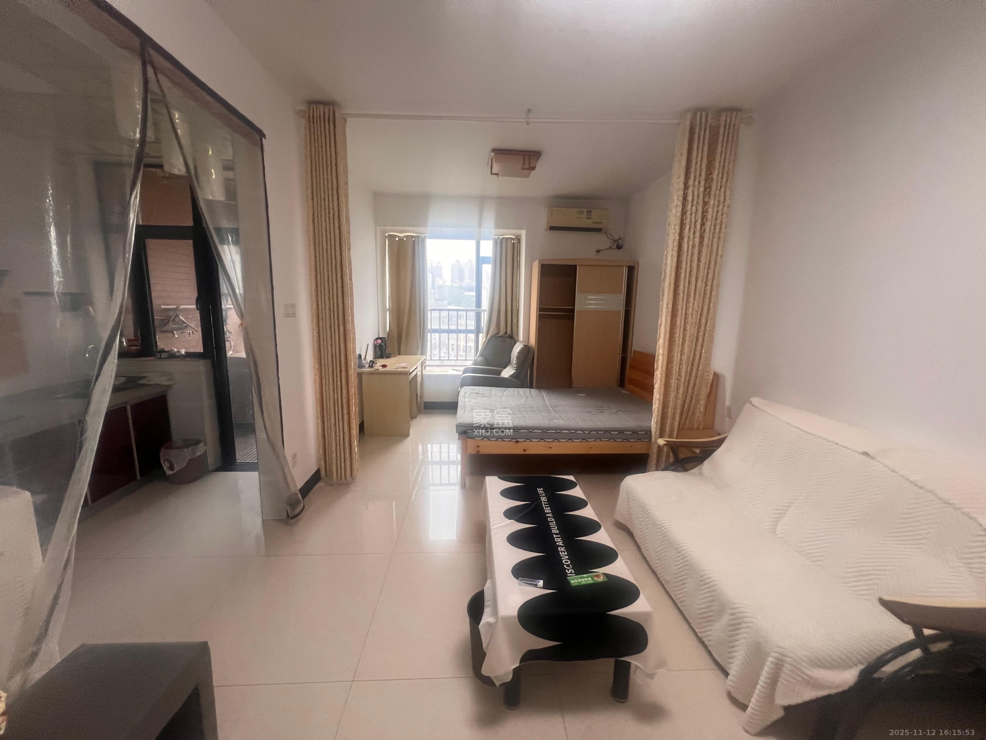 金领家族  1室1厅1卫    1400.0元/月