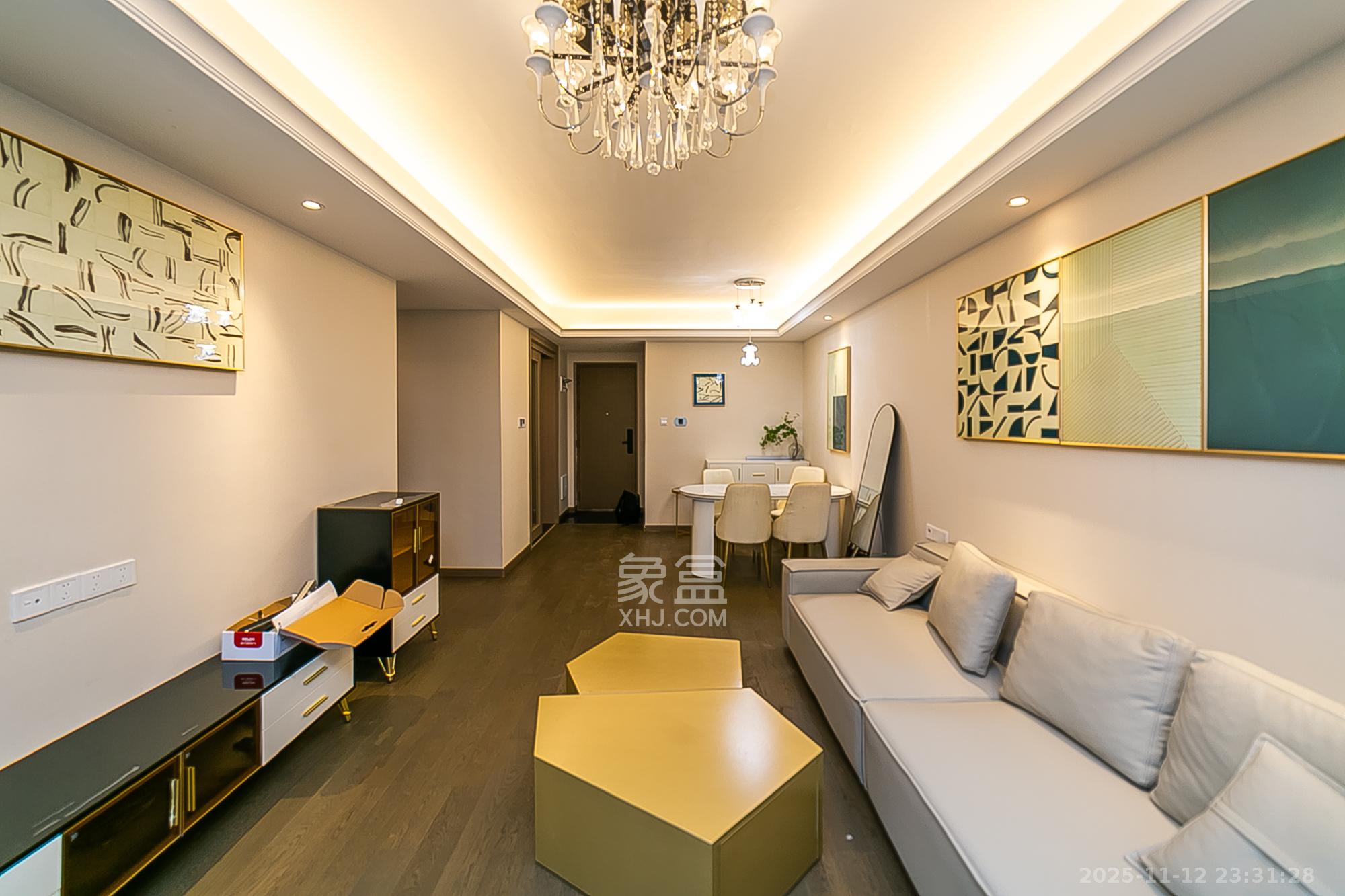 新力铂园（江山云著）  3室2厅2卫    128.0万客厅