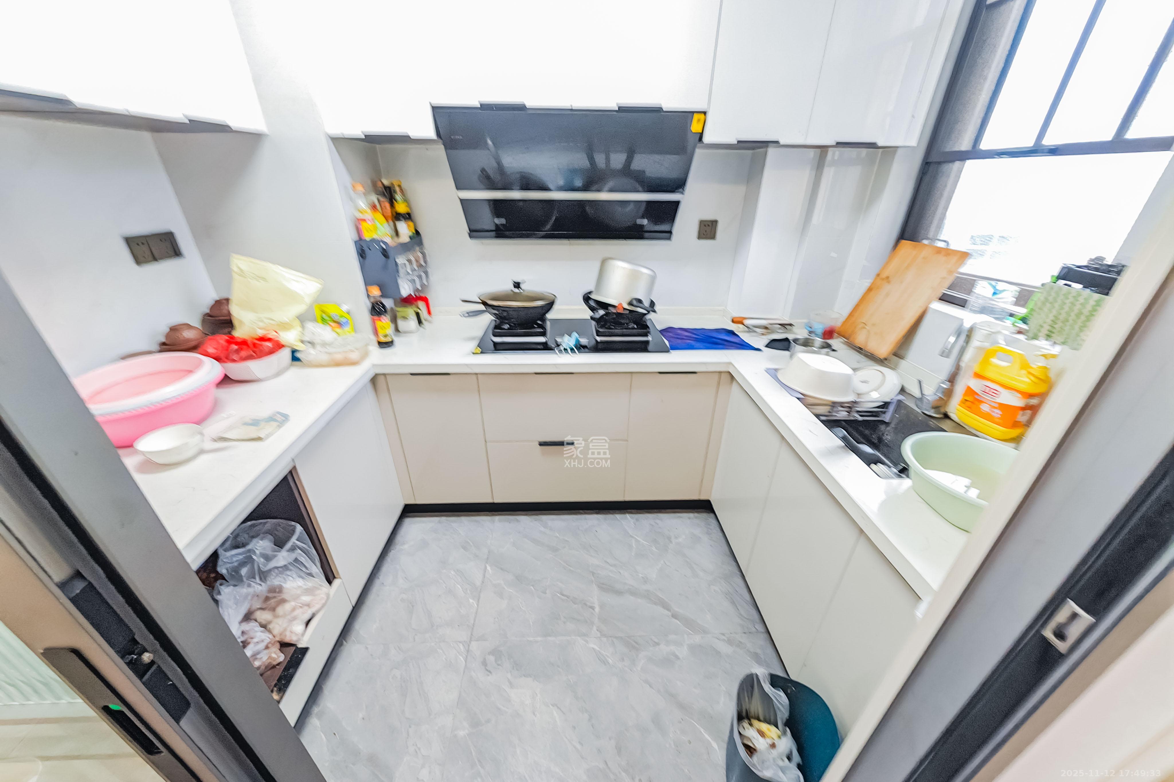 中天星耀城  4室2厅2卫    153.0万厨房