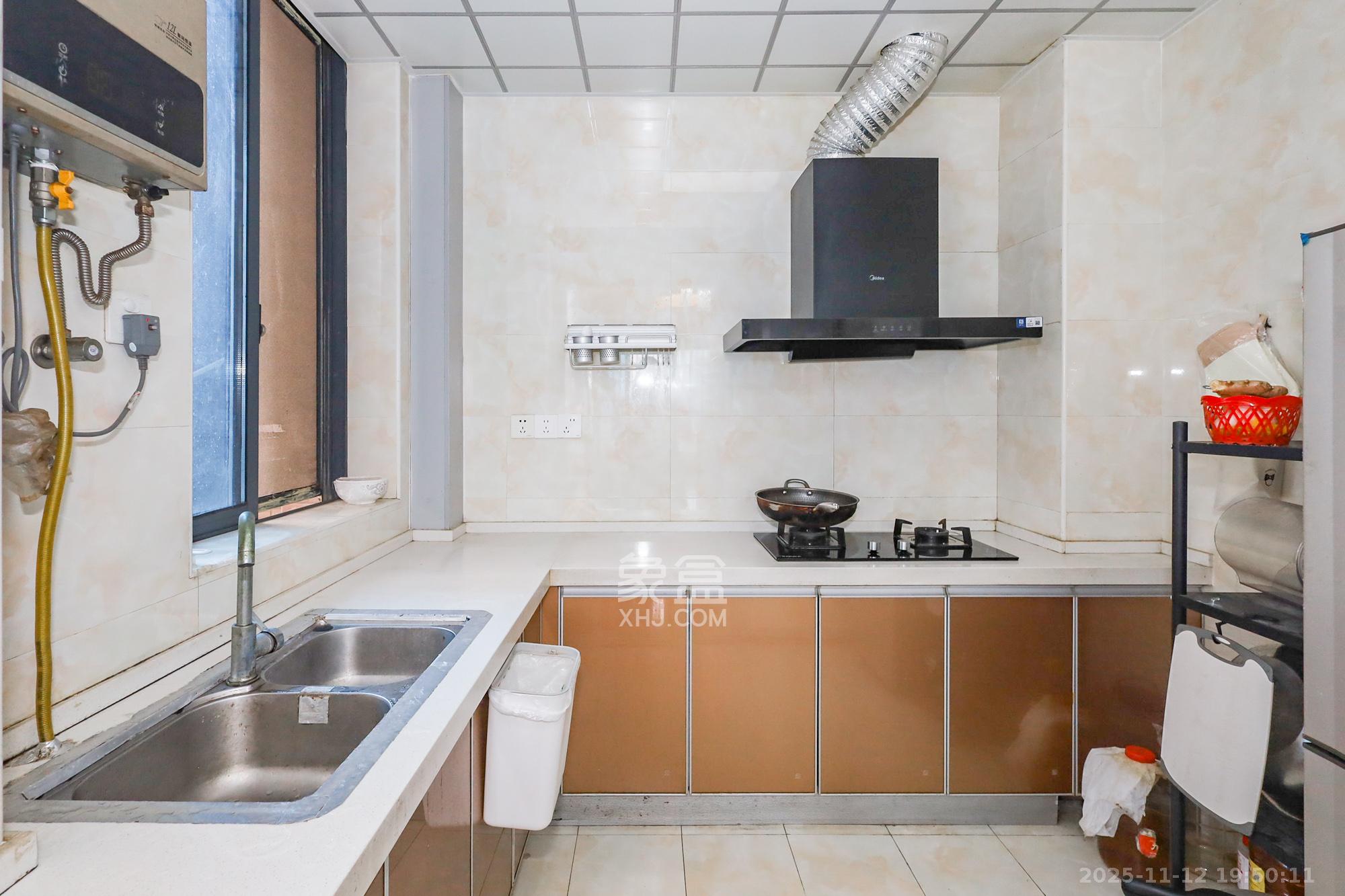 滨江海棠湾  3室2厅1卫    72.0万厨房