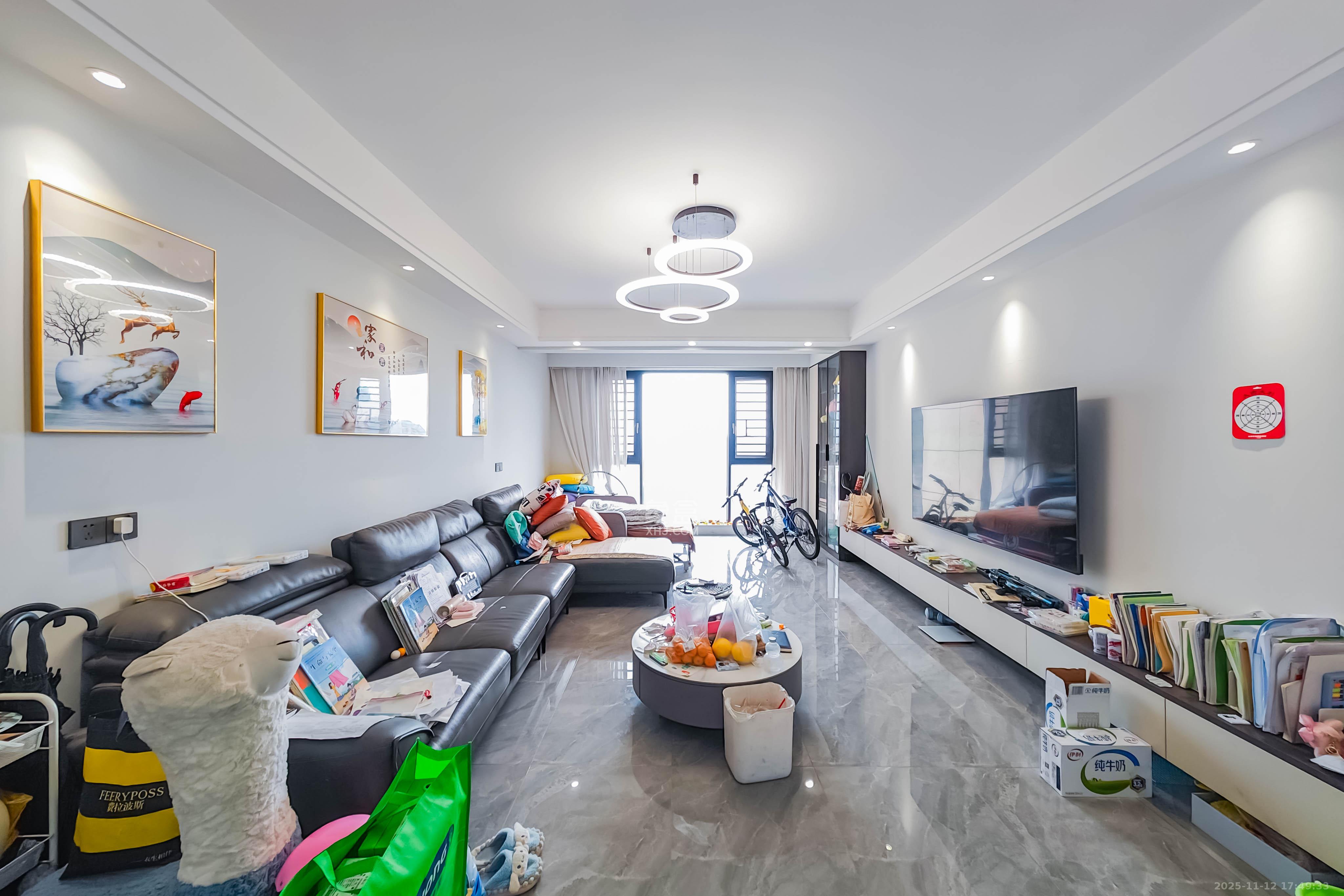 中天星耀城  4室2厅2卫    153.0万客厅