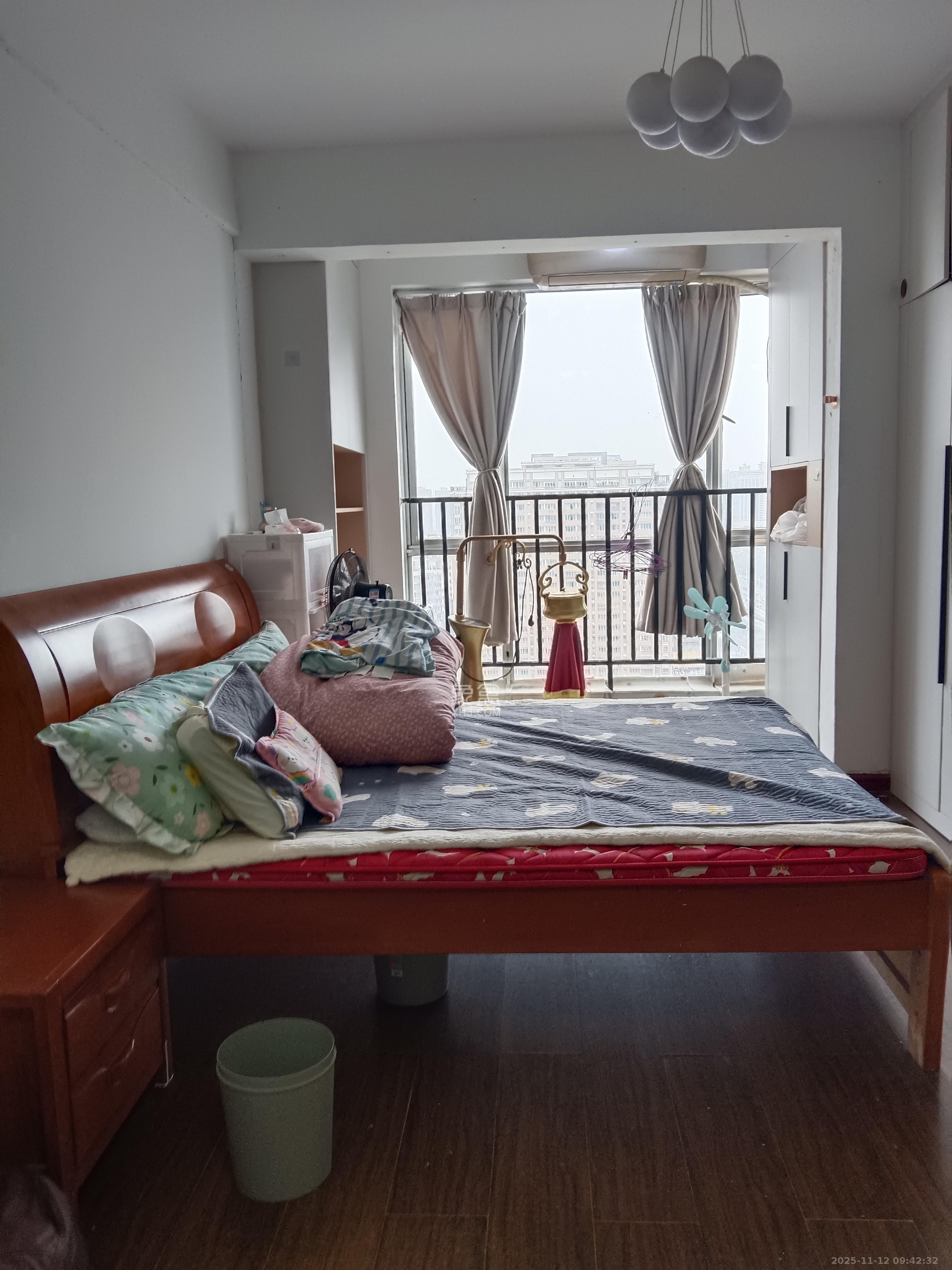 上河国际A座  1室1厅1卫    1600.0元/月