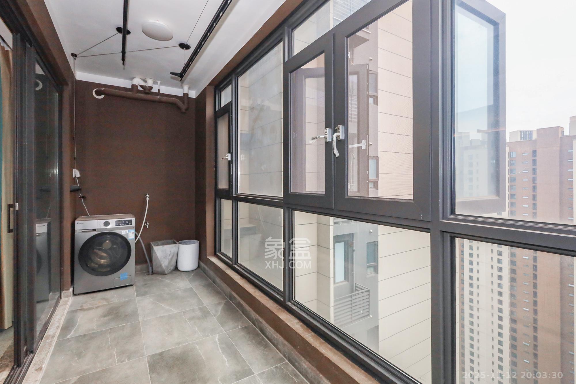 万科里金域滨江  4室2厅2卫    316.0万阳台