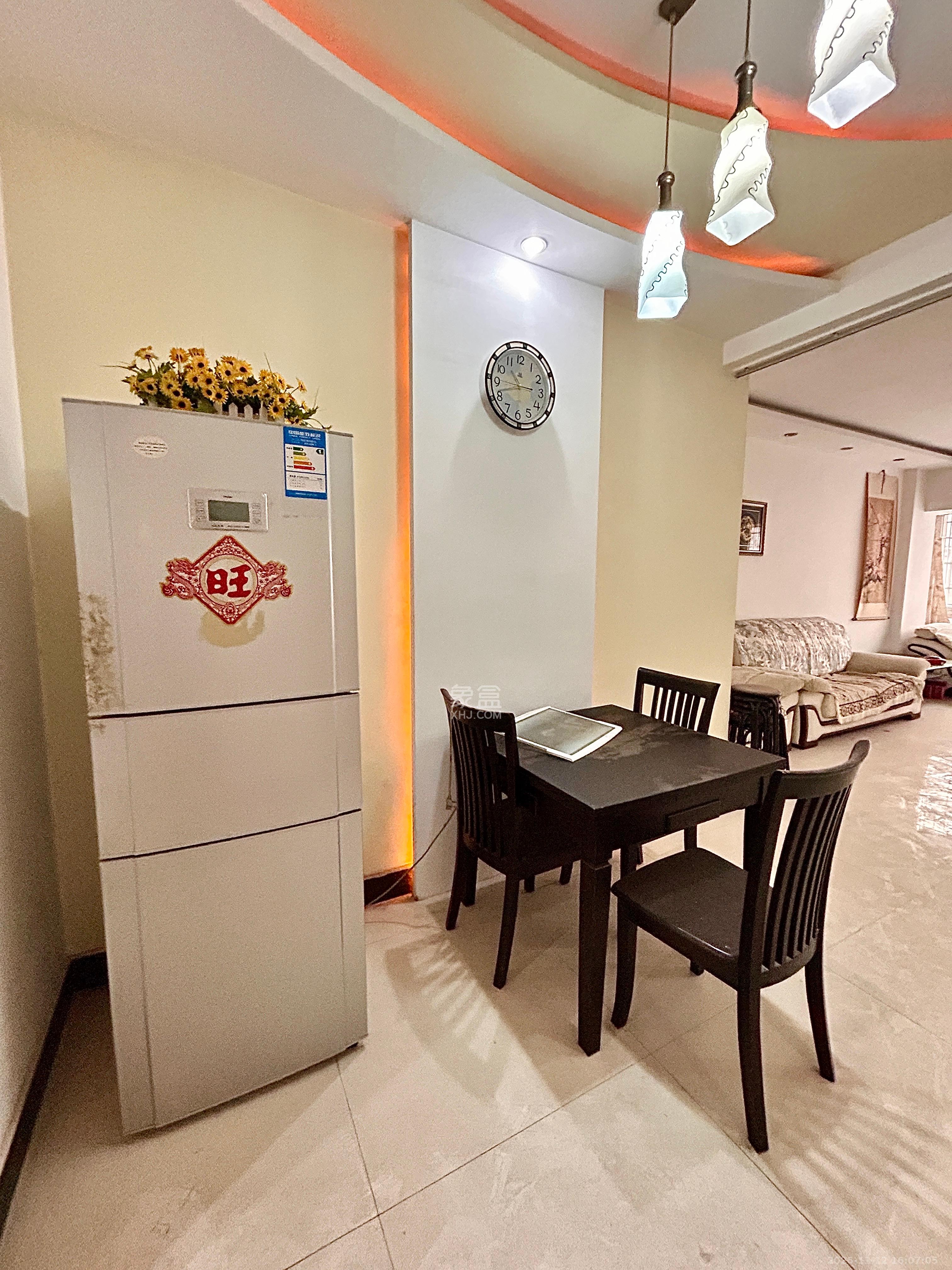 楚天家园  3室2厅2卫    1800.0元/月室内图