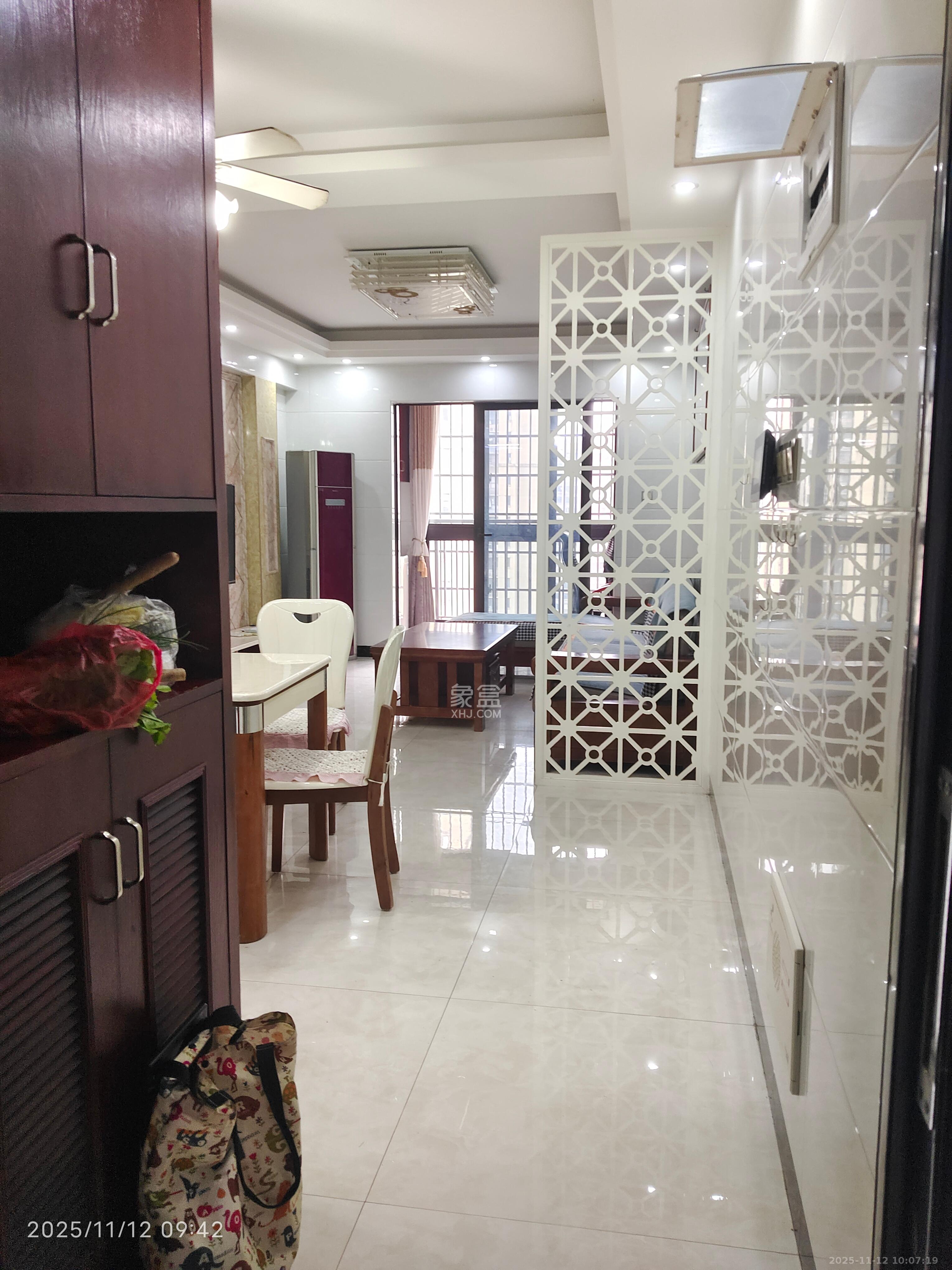 华润置地广场一期 3室2厅1卫 2000.0元/月 华润置地广场一期 3室2厅1卫 2000.0元/月室内图